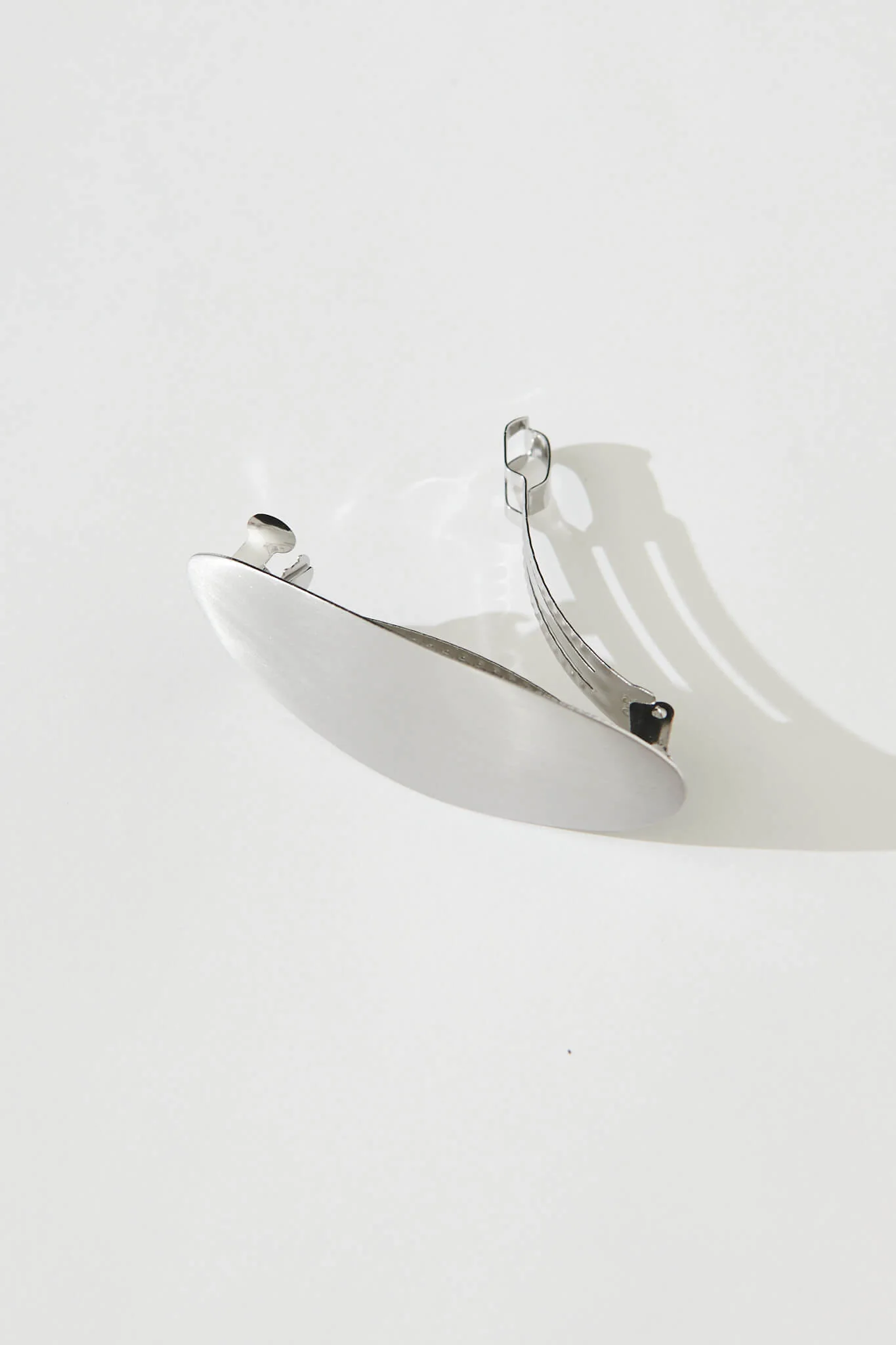 Aces Metal Oval Hair Clip In Silver - Image 3