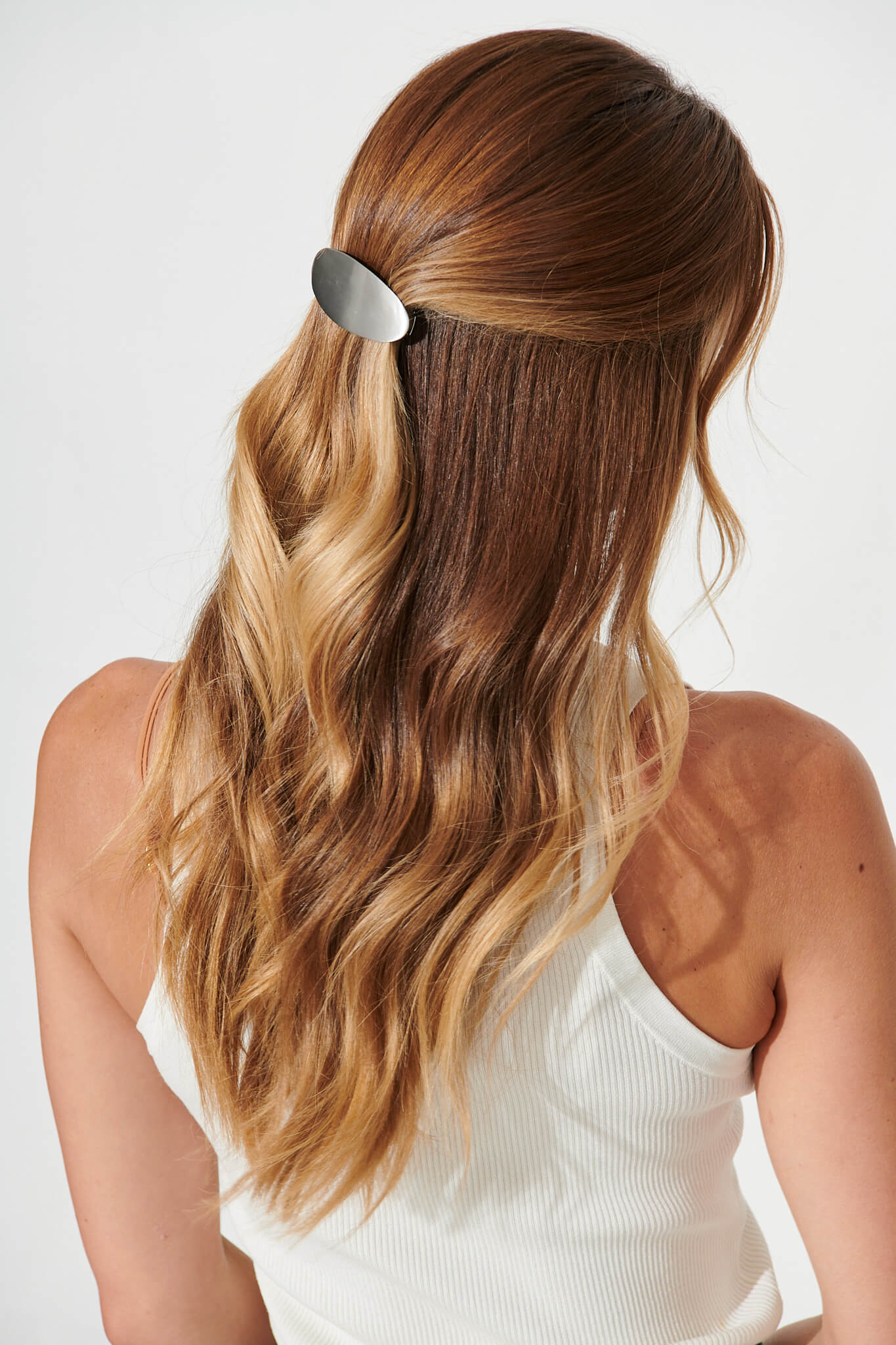 Aces Metal Oval Hair Clip In Silver - Image 4