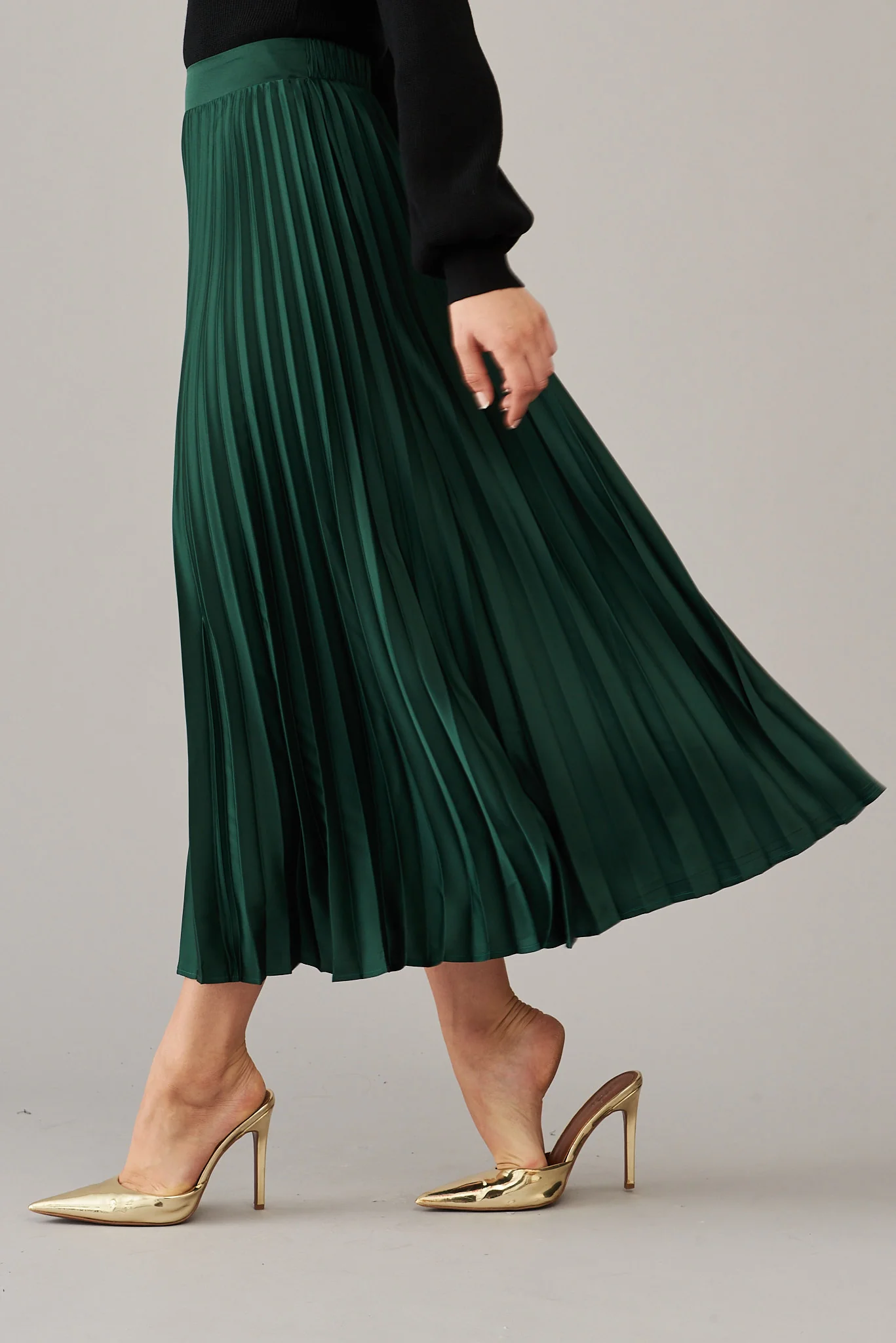 Allison Midi Pleat Skirt In Emerald Satin - Image 8