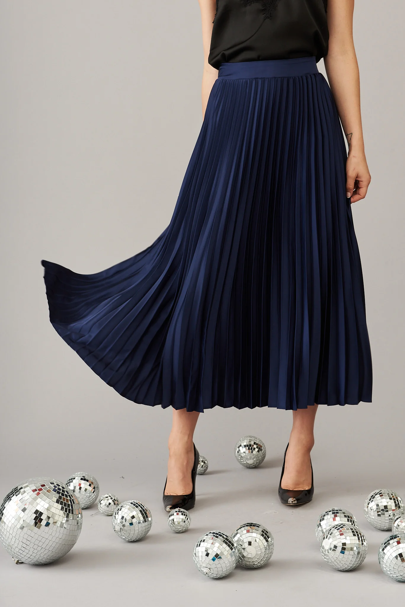 Allison Midi Pleat Skirt In Navy Satin - Image 10
