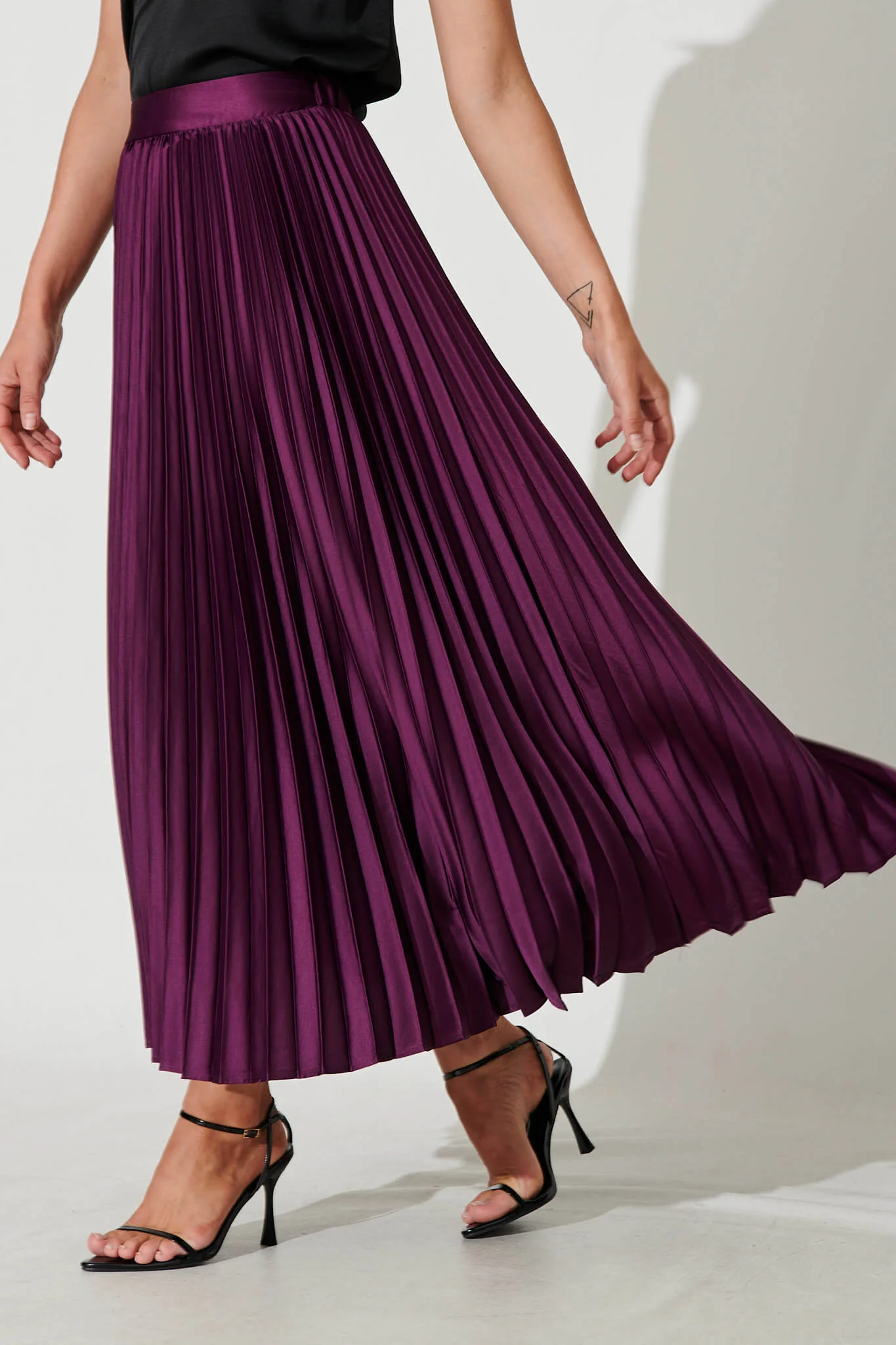 Allison Midi Pleat Skirt In Plum Satin - Image 3