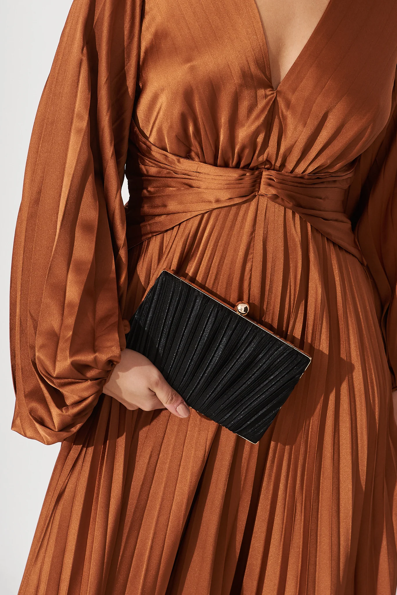 Amina Clutch Bag In Black - Image 6