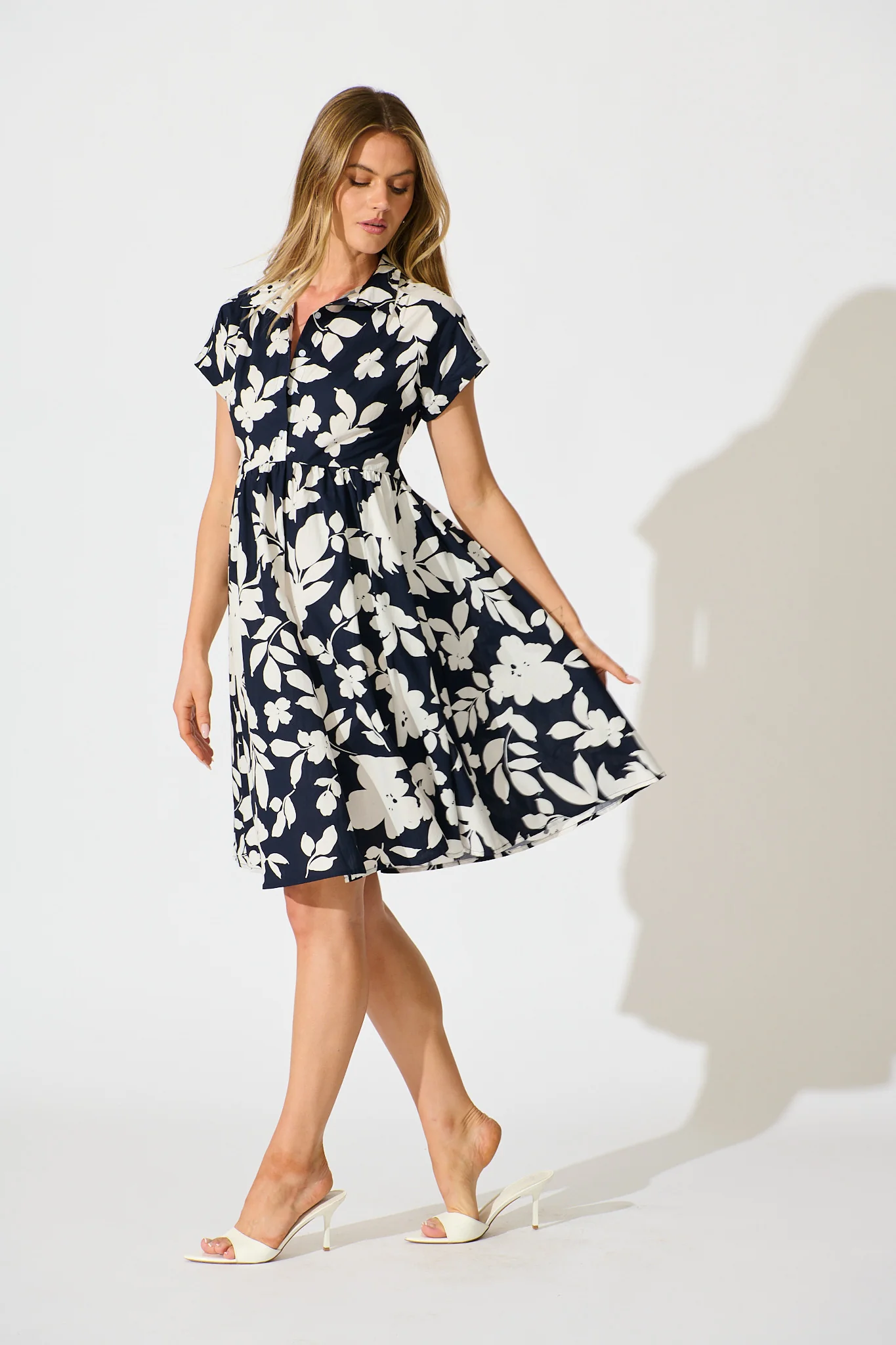 Amour Fields Dress in Navy Floral Cotton Poplin - Image 3