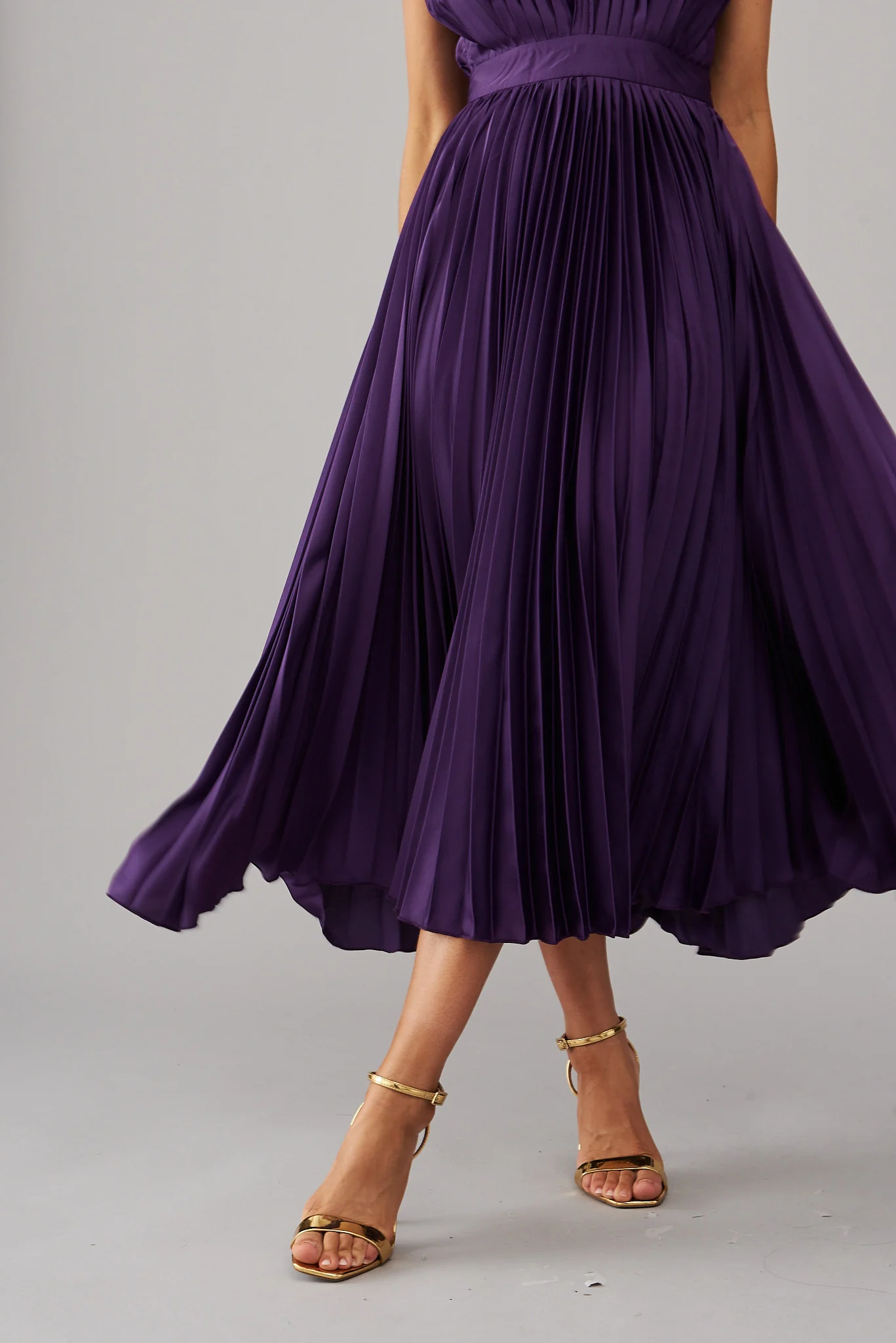 Anetta Midi Dress In Pleated In Purple Satin - Image 4