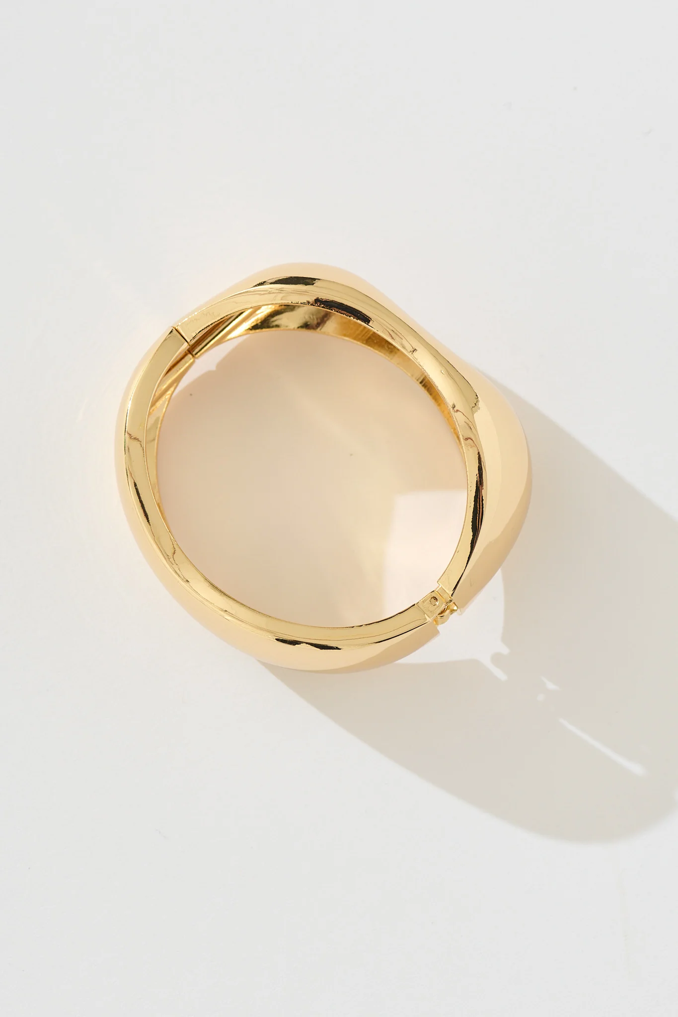 Annie Irregular Round Bangle in Gold - Image 4