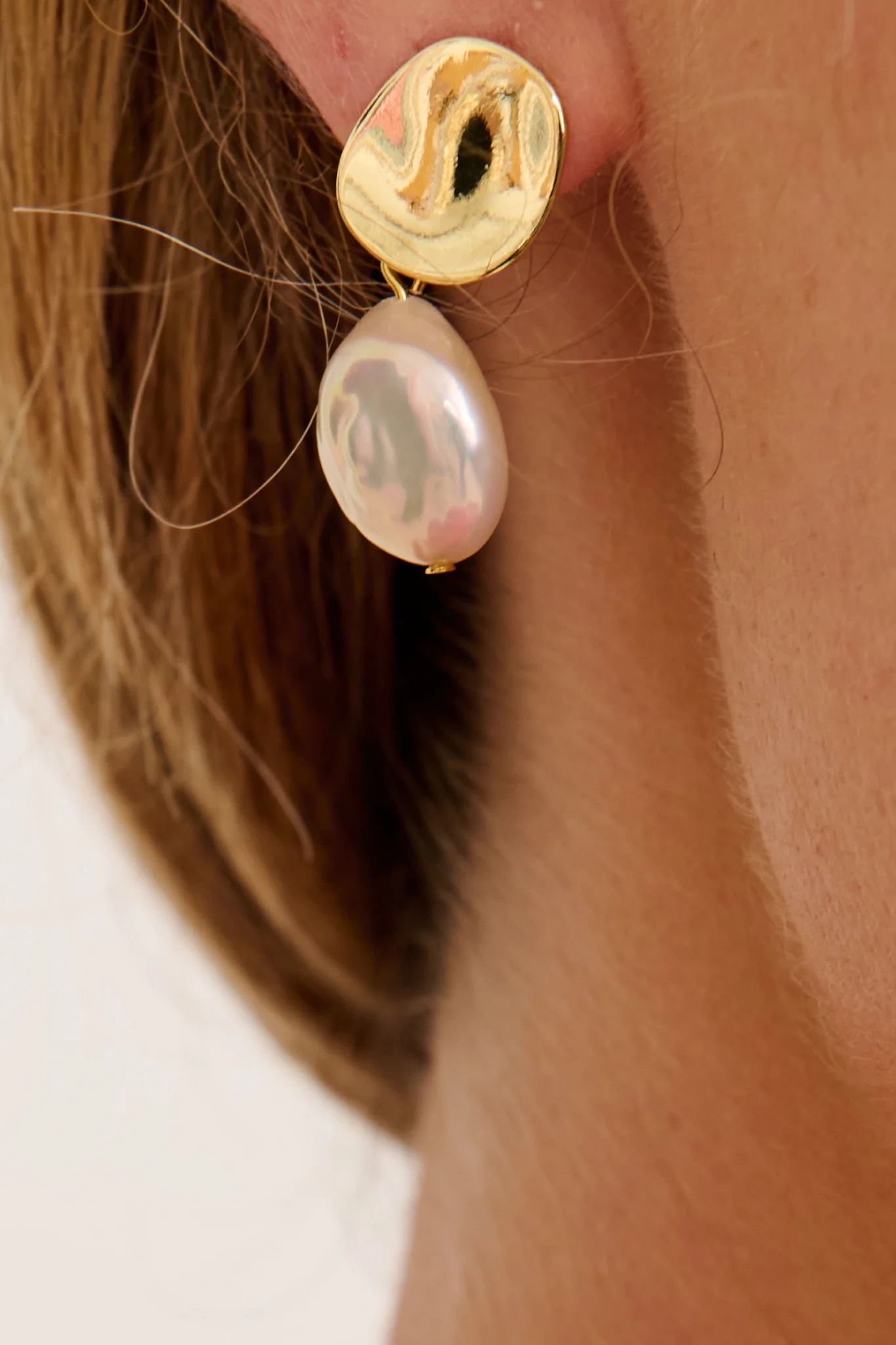 Anya Drop Earrings in Gold with Pearl
