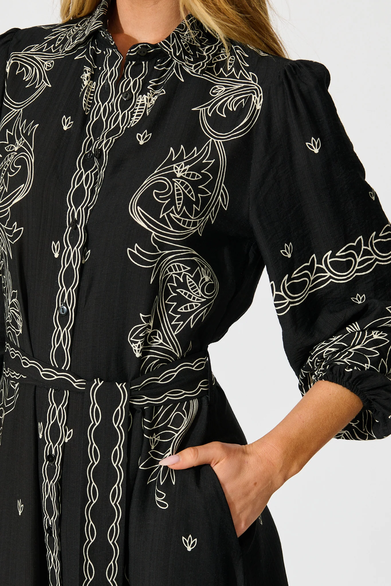 Aurelina Maxi Shirt Dress In Black Print Linen Blend - Image 5