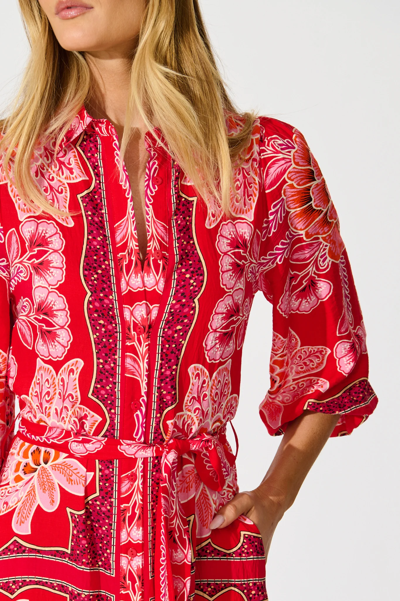 Aurelina Maxi Shirt Dress In Red Flower Linen Blend - Image 5