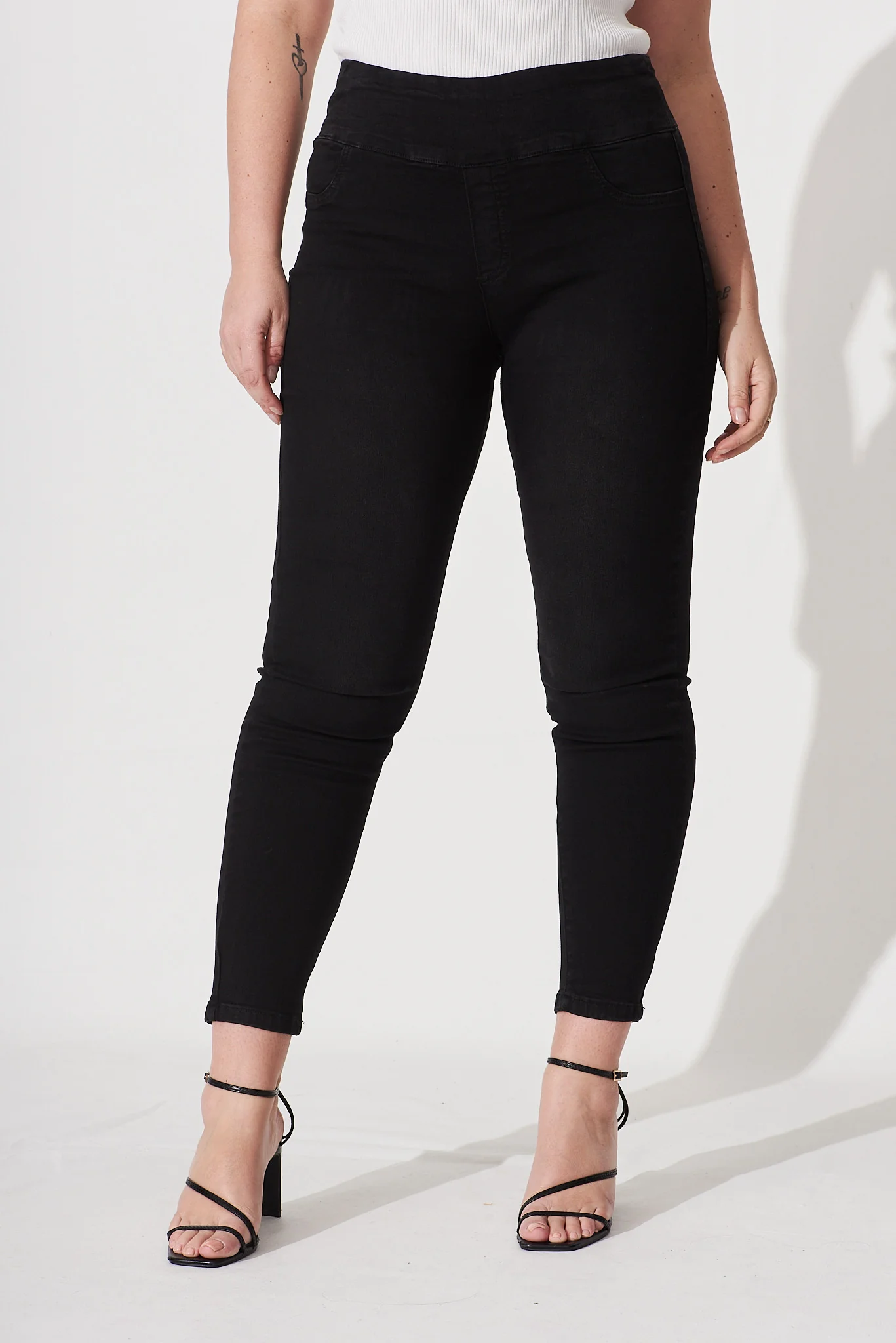 Avia High Rise Skinny Jegging In Black Denim - Image 6