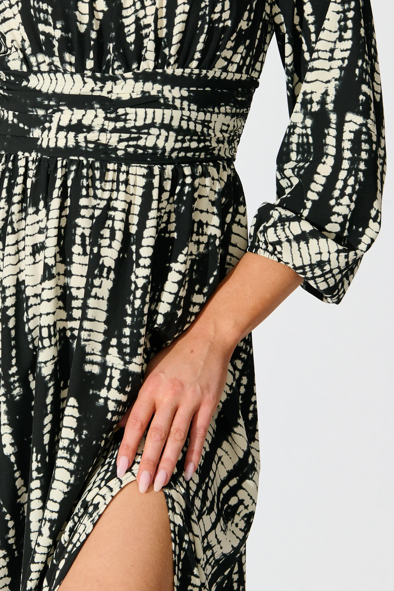 Azalea Maxi Dress in Black with Cream Print - Image 5