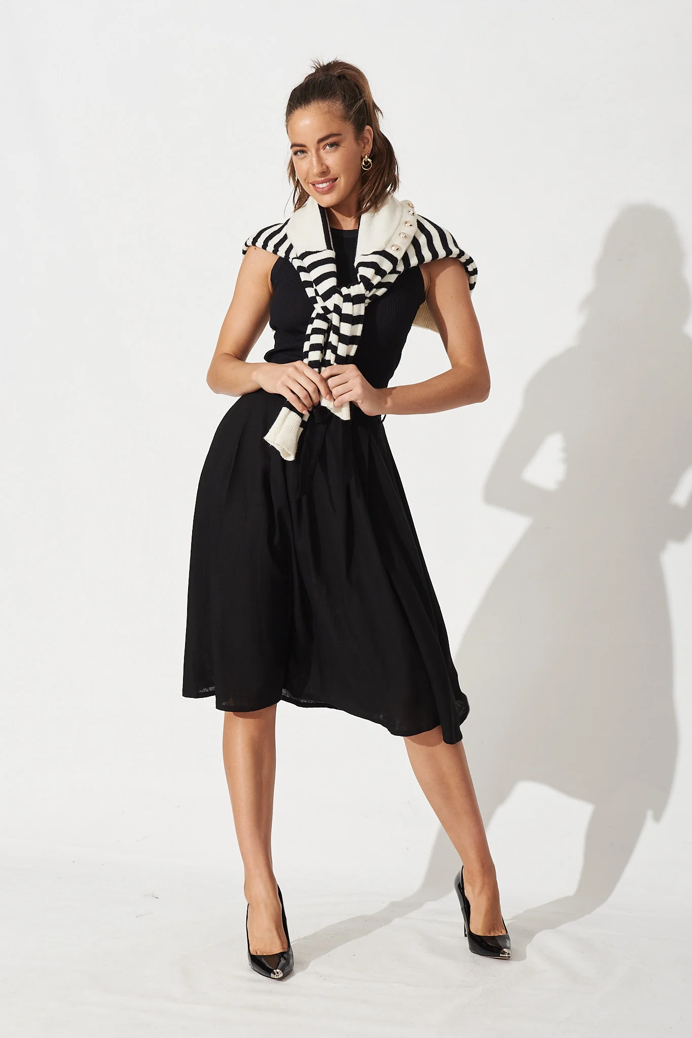 Bailey Midi Skirt In Black Linen - Image 5