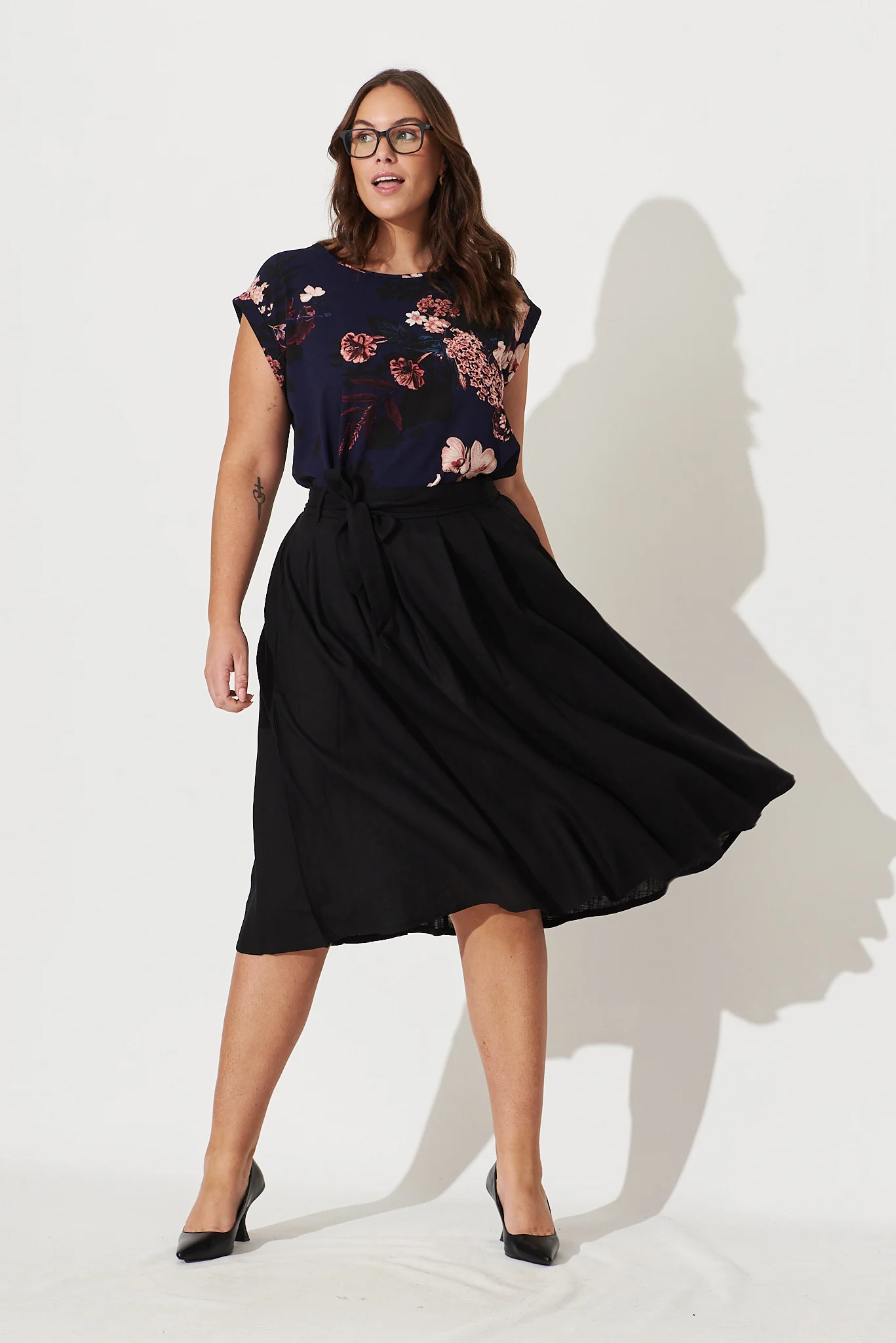 Bailey Midi Skirt In Black Linen - Image 6