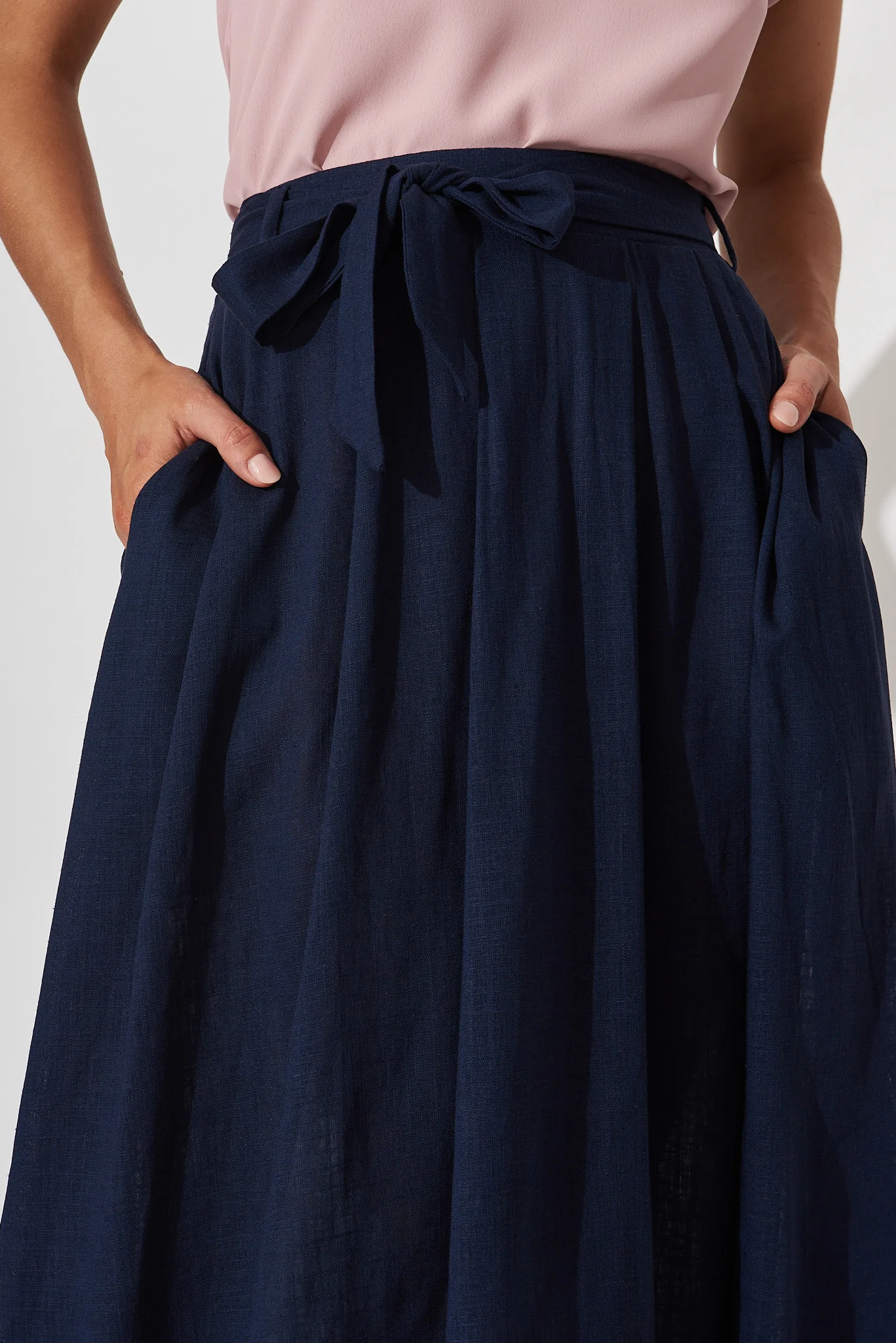 Bailey Midi Skirt In Navy Linen - Image 5