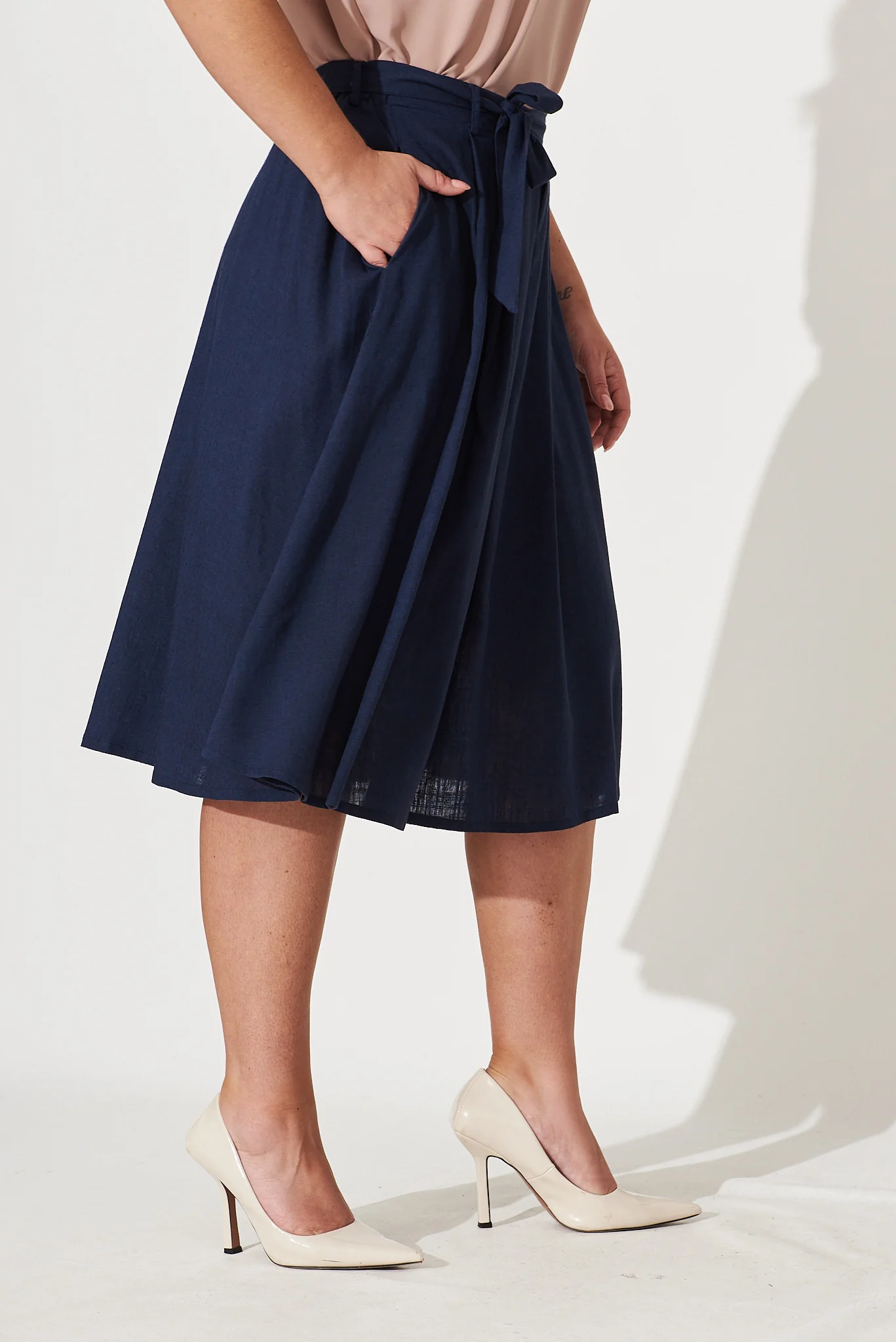 Bailey Midi Skirt In Navy Linen - Image 8