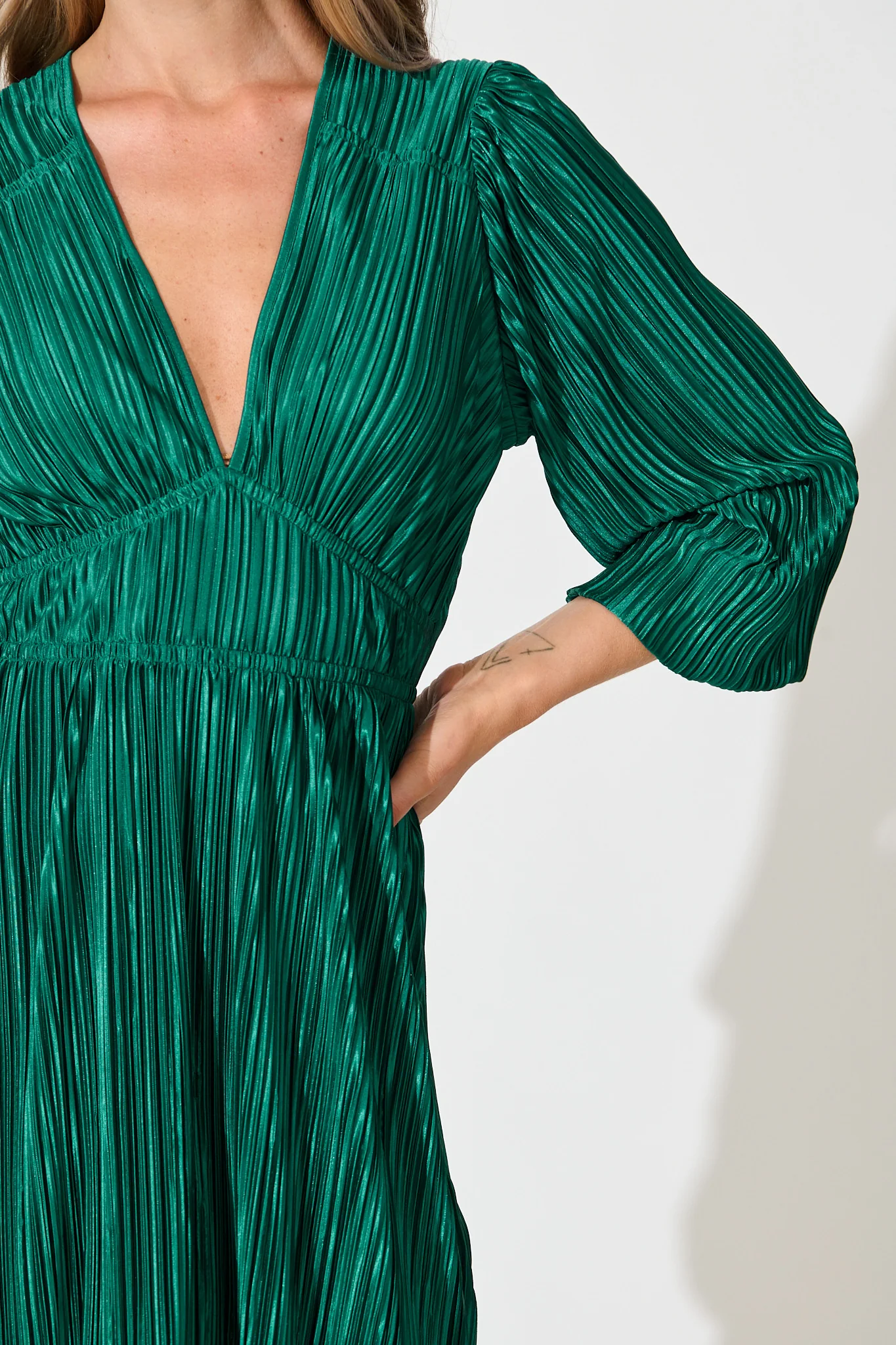Belle Dress in Dark Green Plisse - Image 5