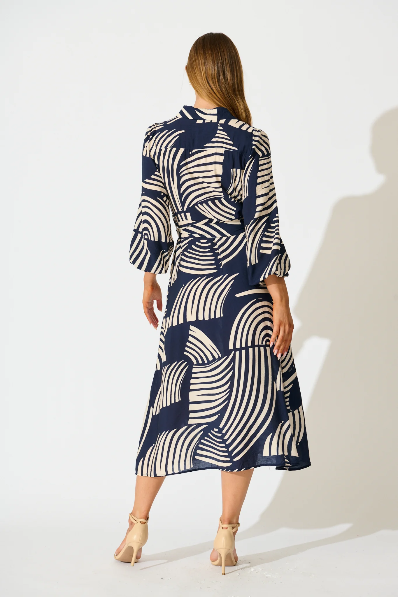 Berlina Midi Shirt Dress in Navy with Cream Linen Blend - Image 4