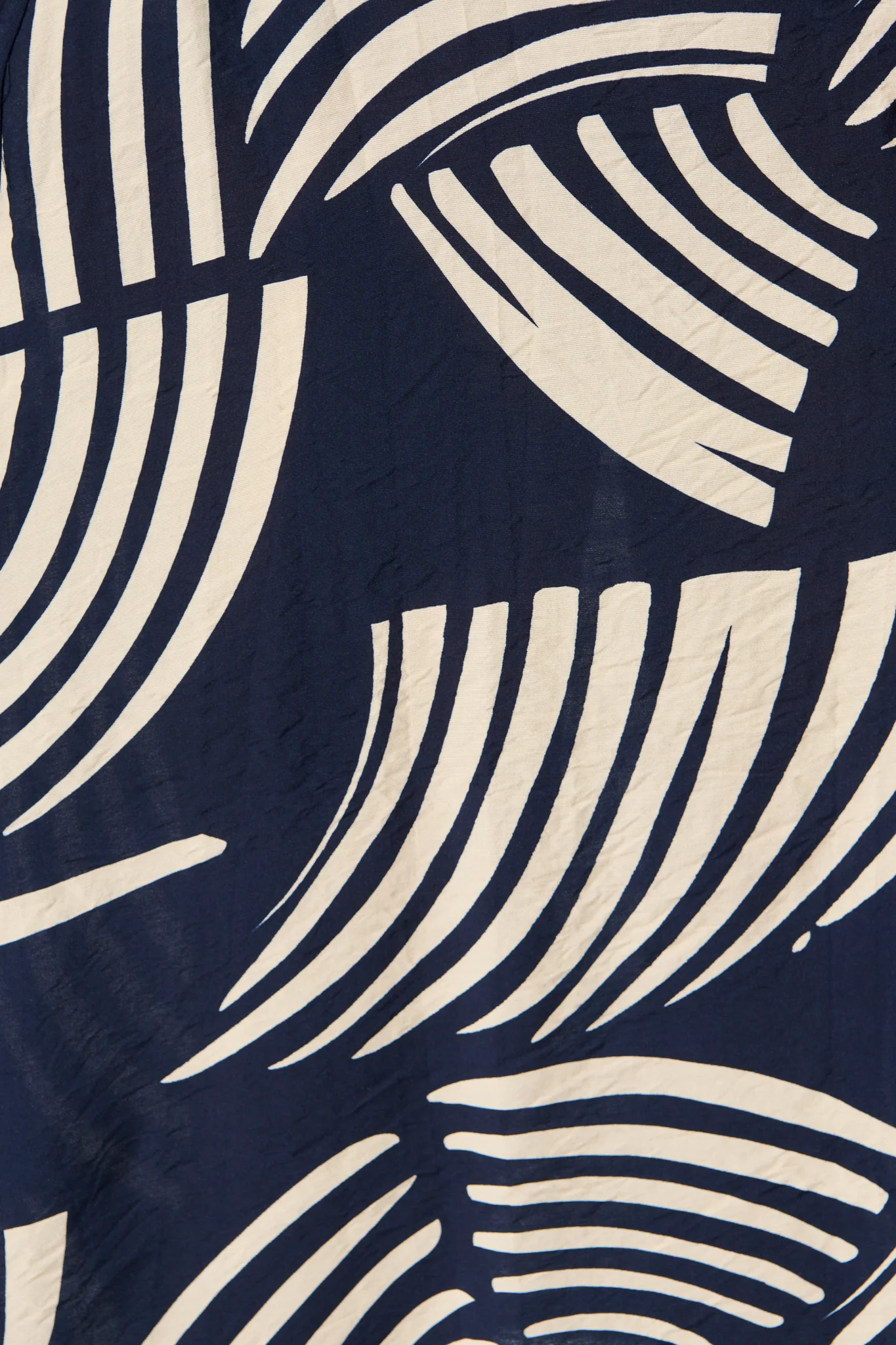 Berlina Midi Shirt Dress in Navy with Cream Linen Blend - Image 6