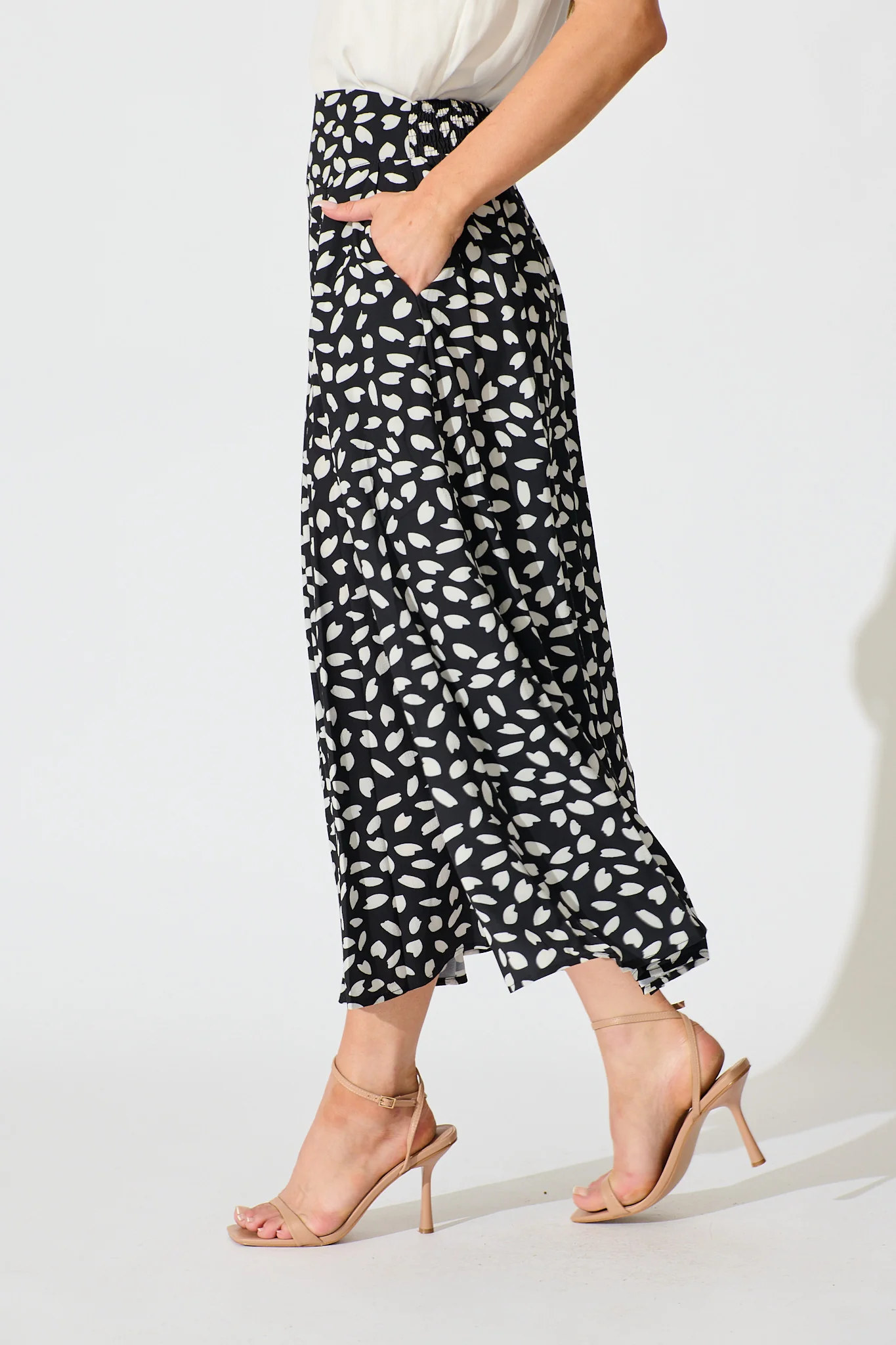 Brandsy Maxi Skirt in Black with White Leaf - Image 2