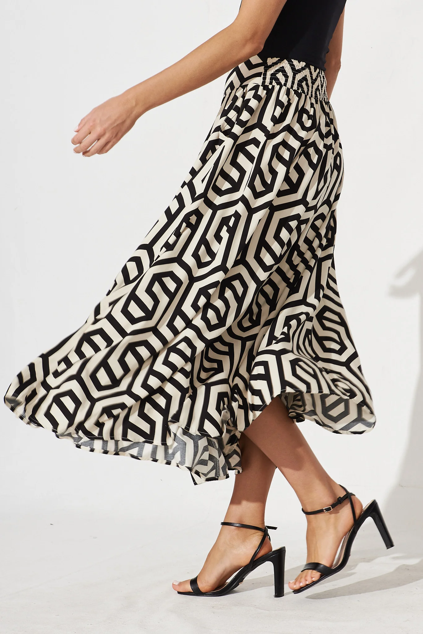 Brandsy Maxi Skirt In Cream With Black Geometric Print - Image 5