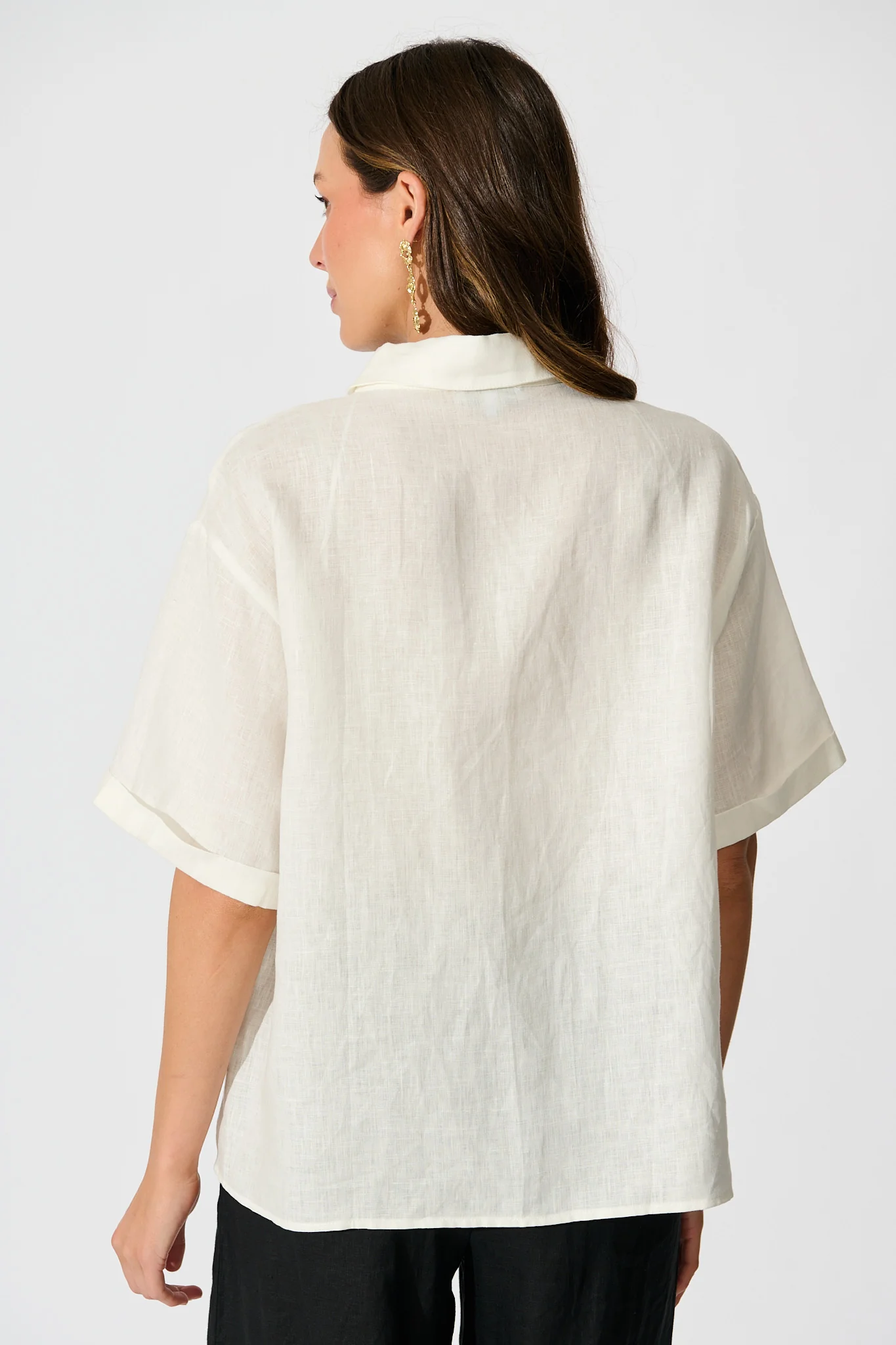 Breeze Shirt in White Linen - Image 10