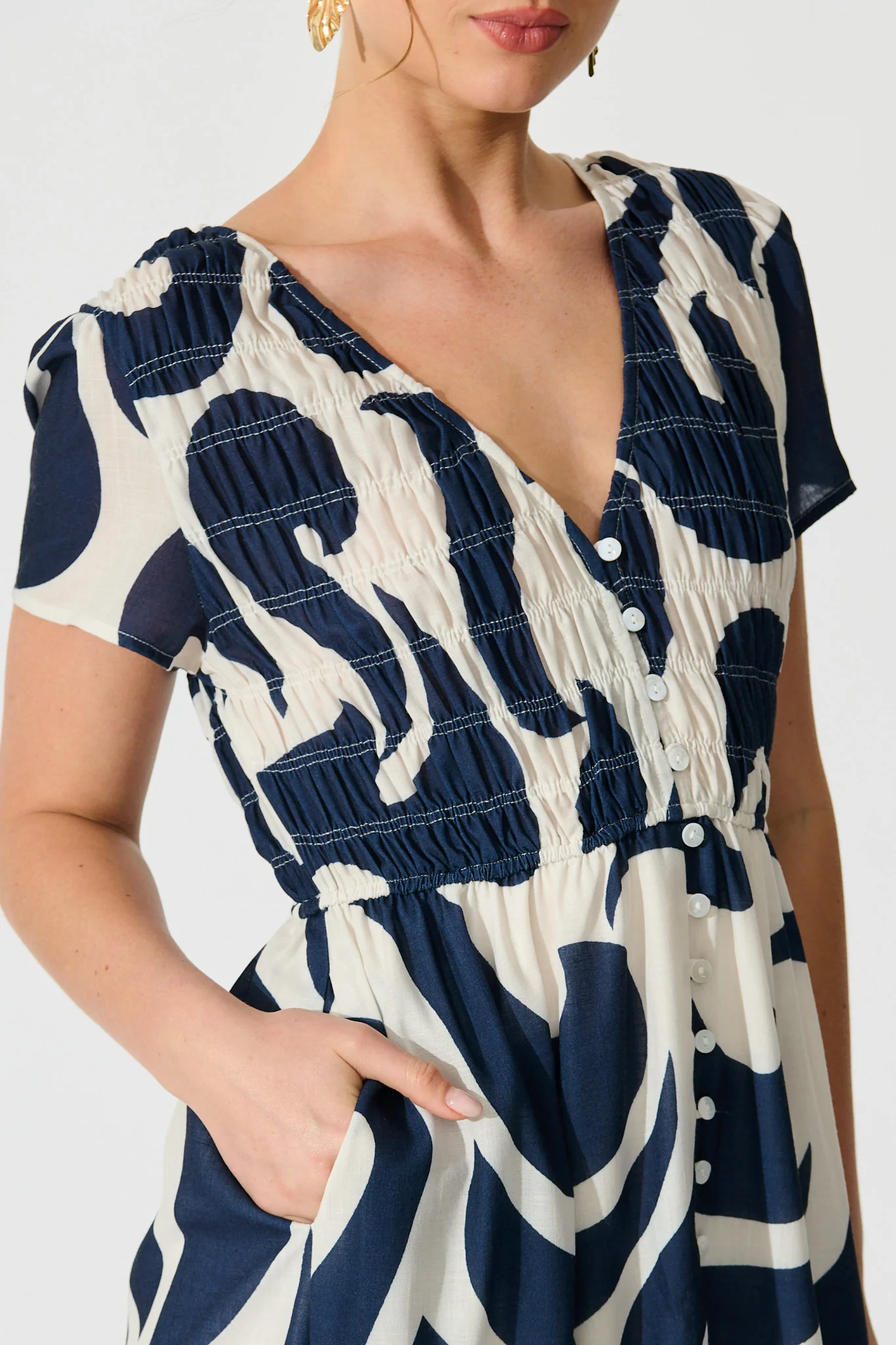 Calandra Midi Dress in Navy Swirl Linen Blend - Image 5