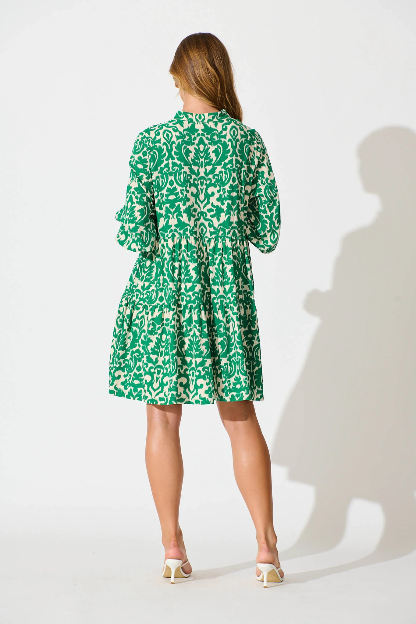 Caracelle Smock Dress In White With Green Print - Image 4