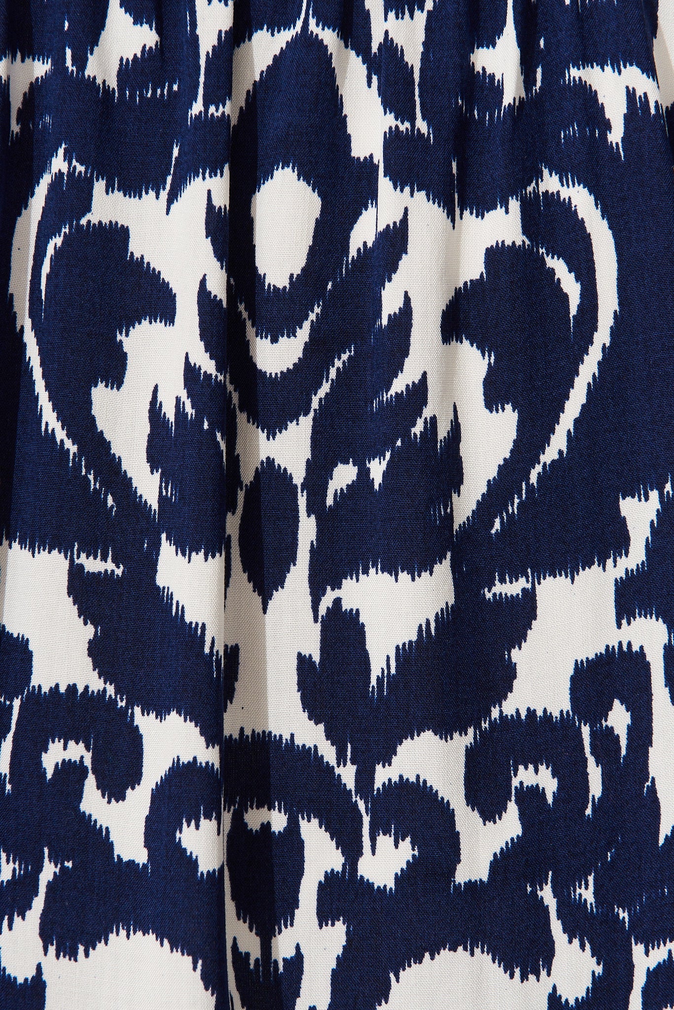 Caracelle Smock Dress In White With Navy Print - Image 12