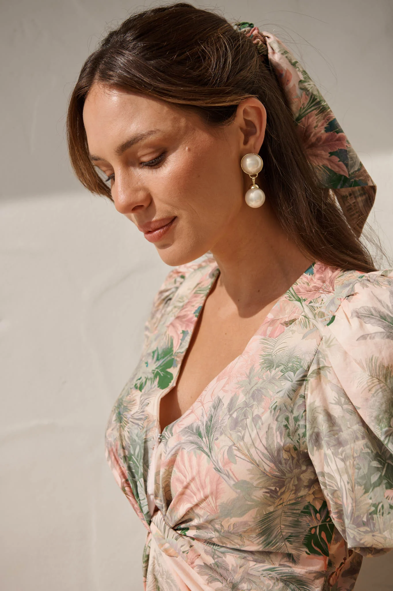 Carla Drop Earrings in Gold with Pearl - Image 4