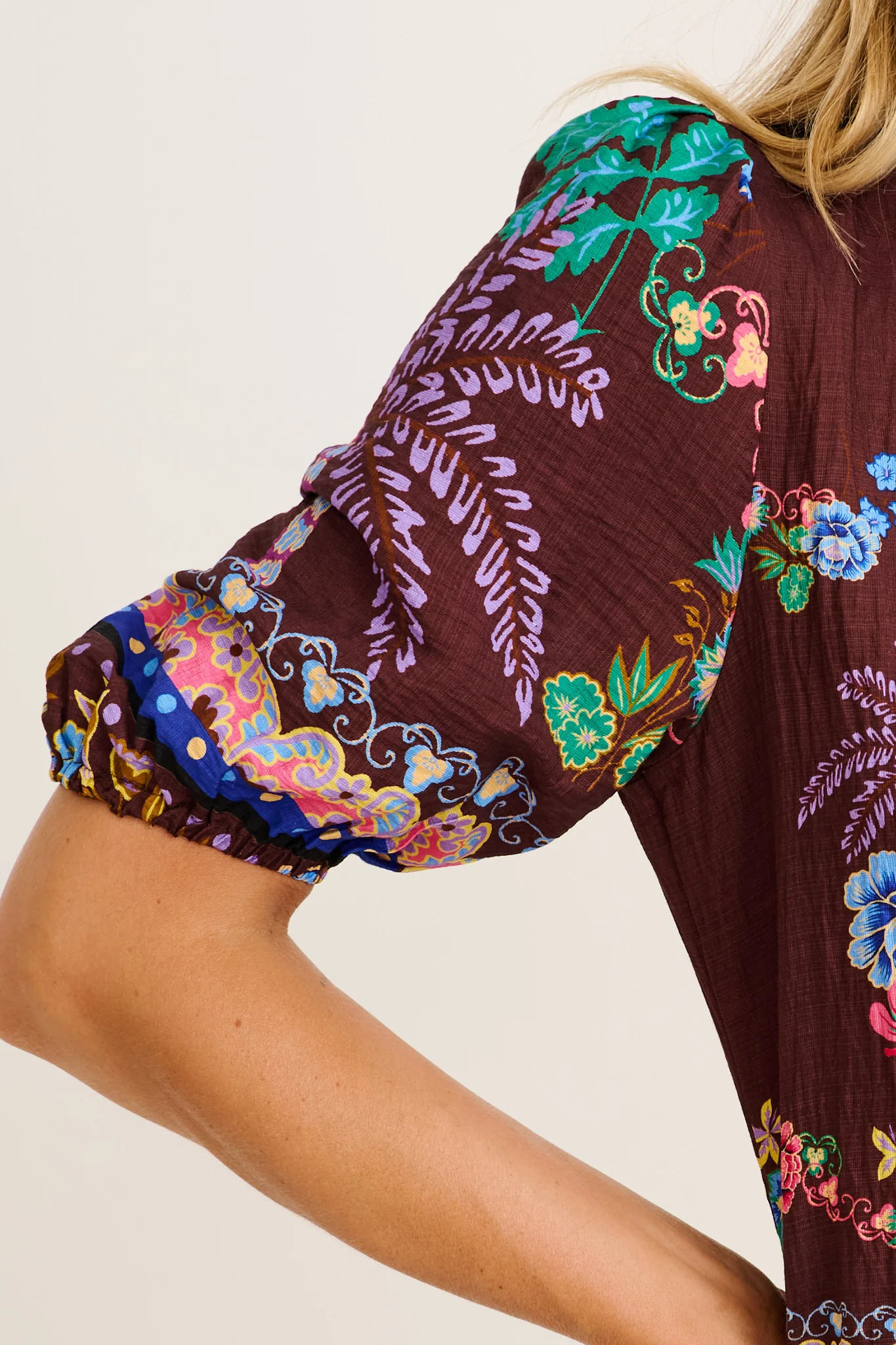 Cheering Top in Chocolate Multi Floral Print Linen Blend - Image 5