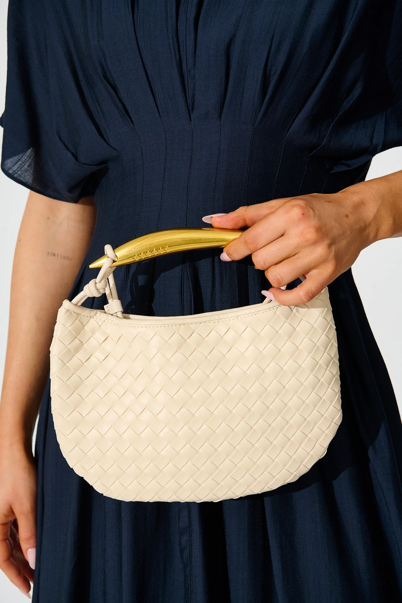 Chloe Quilted Multiway Bag in Cream with Gold Bar Handle - Image 3