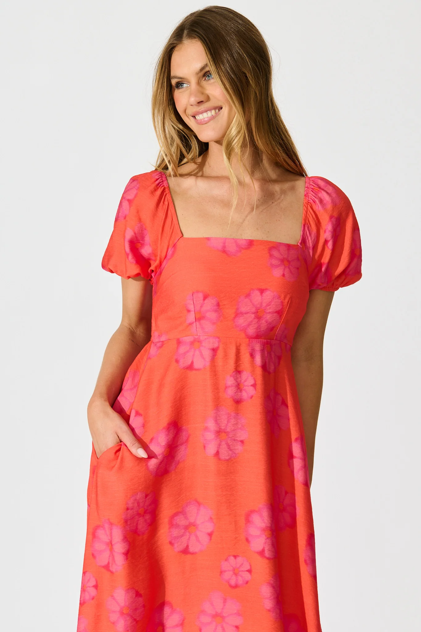 Ciniza Maxi Dress In Coral Flower Print - Image 2