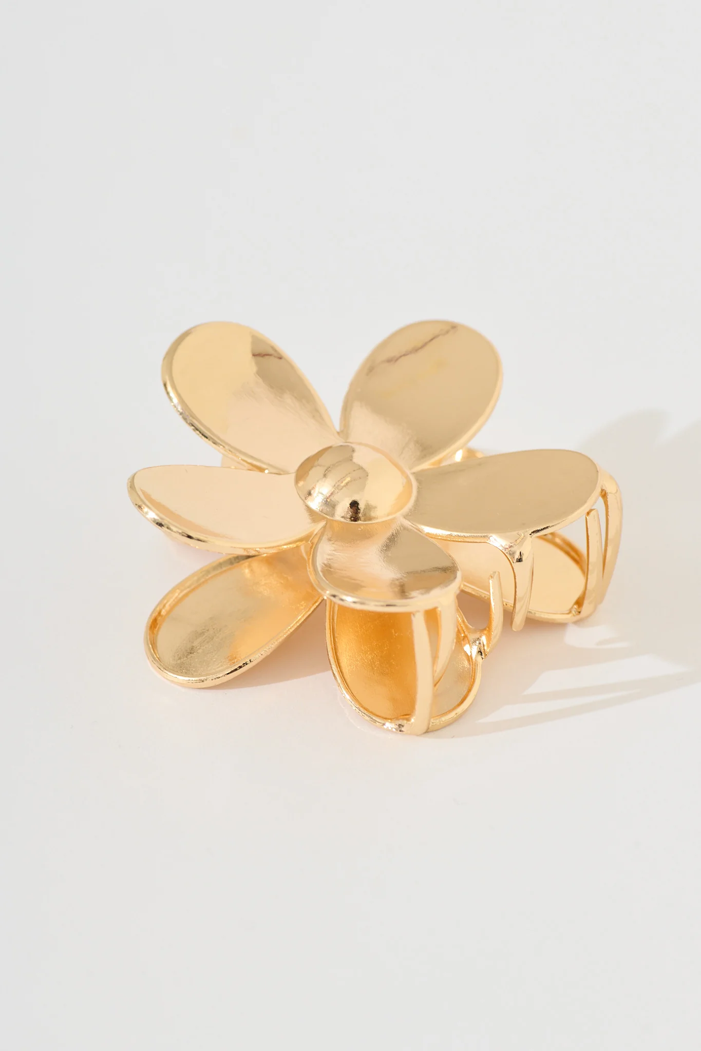 Daisy Metal Hair Claw in Gold - Image 2