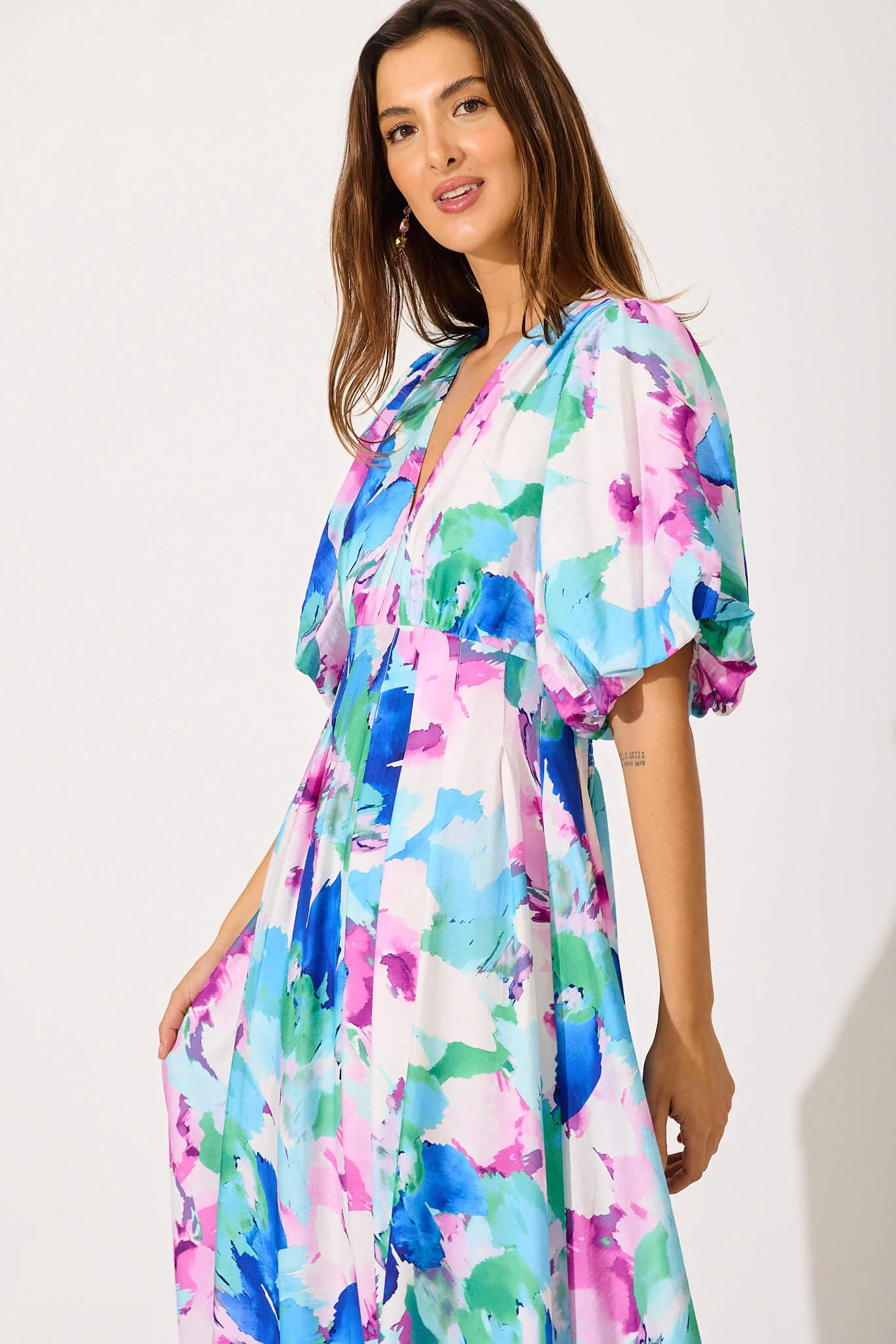 Daydreamer Midi Dress In White With Blue Multi Floral - Image 2