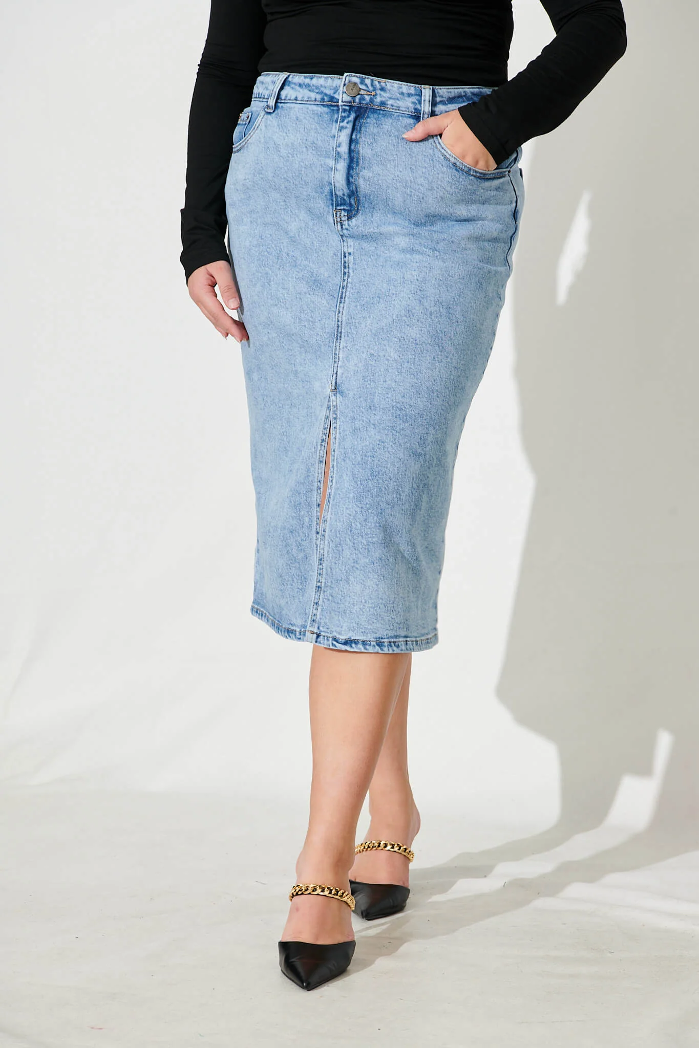Deja Vu Midi Stretch Denim Skirt In Light Blue Wash - Image 5