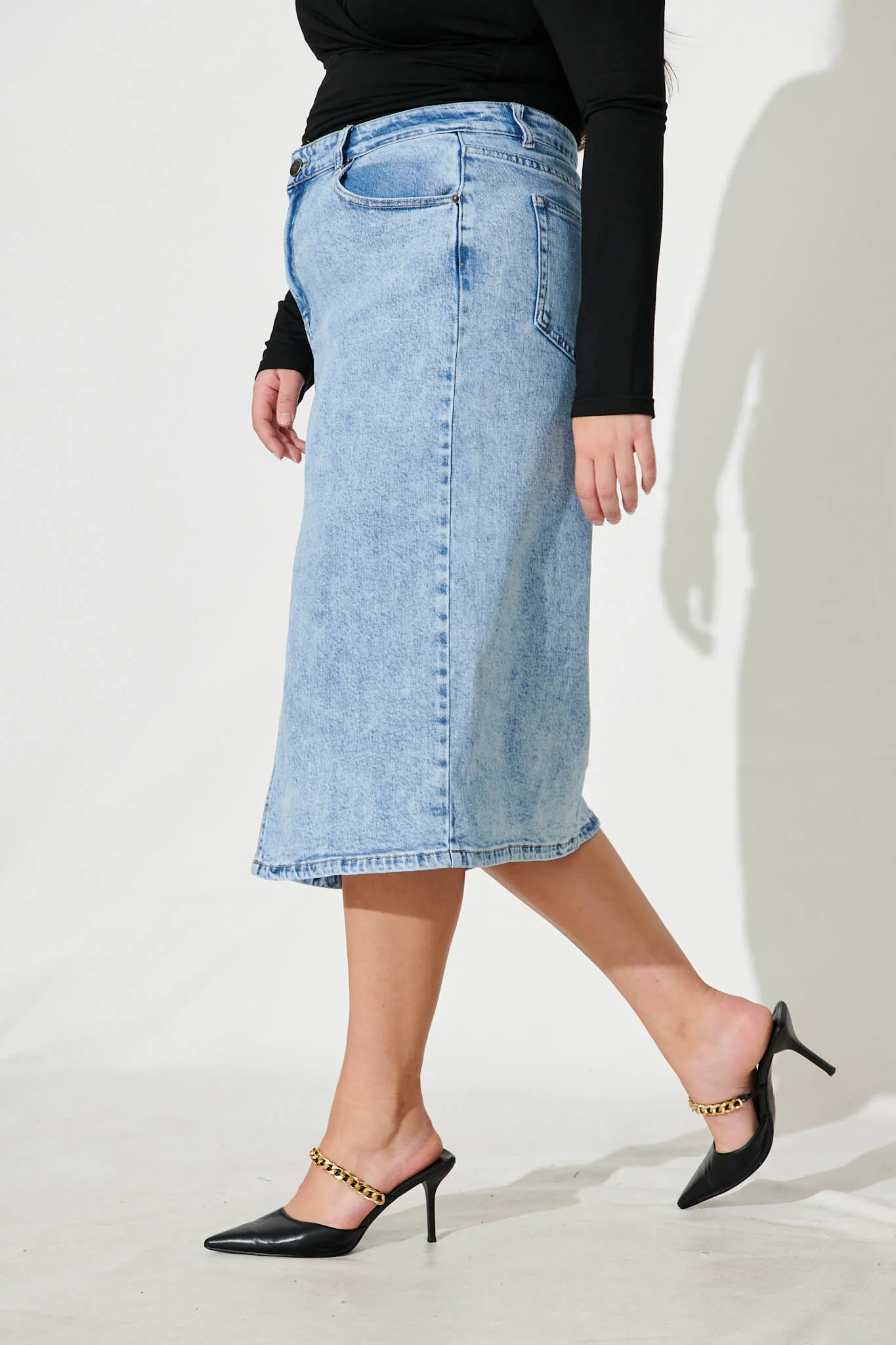 Deja Vu Midi Stretch Denim Skirt In Light Blue Wash - Image 6