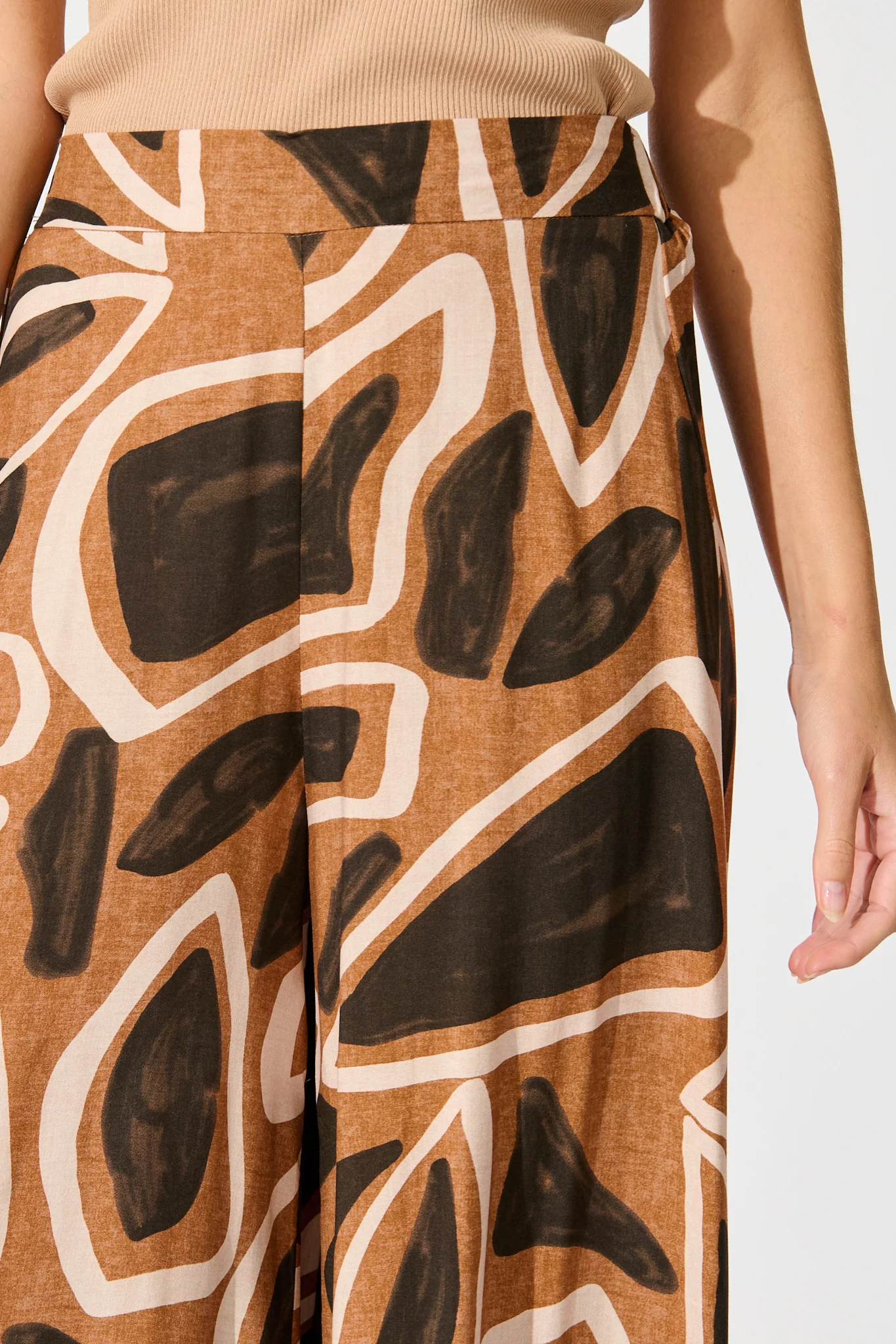 Denver Pant in Neutral Geometric Print - Image 5