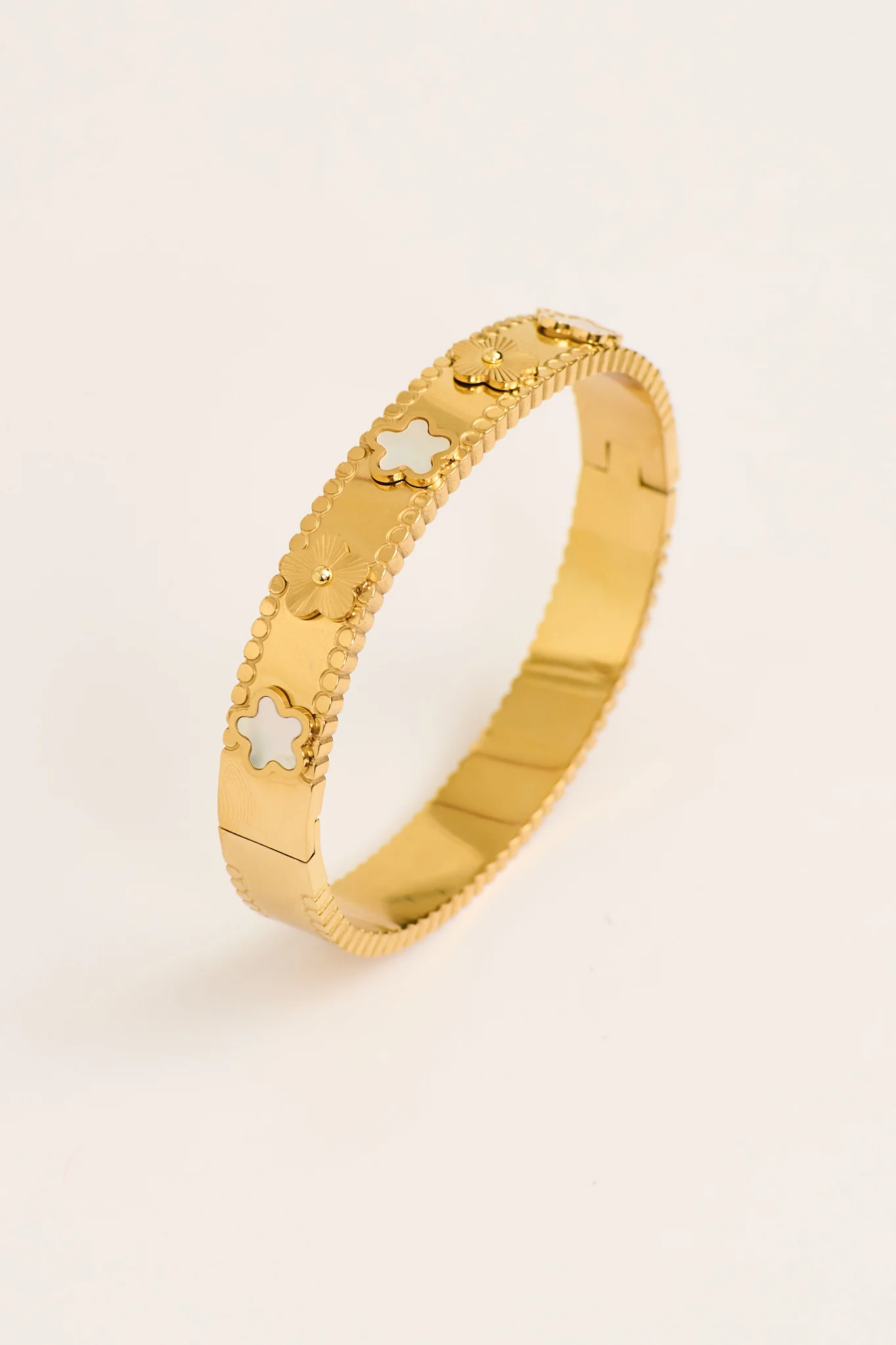 Denzel Bangle in 18K Gold