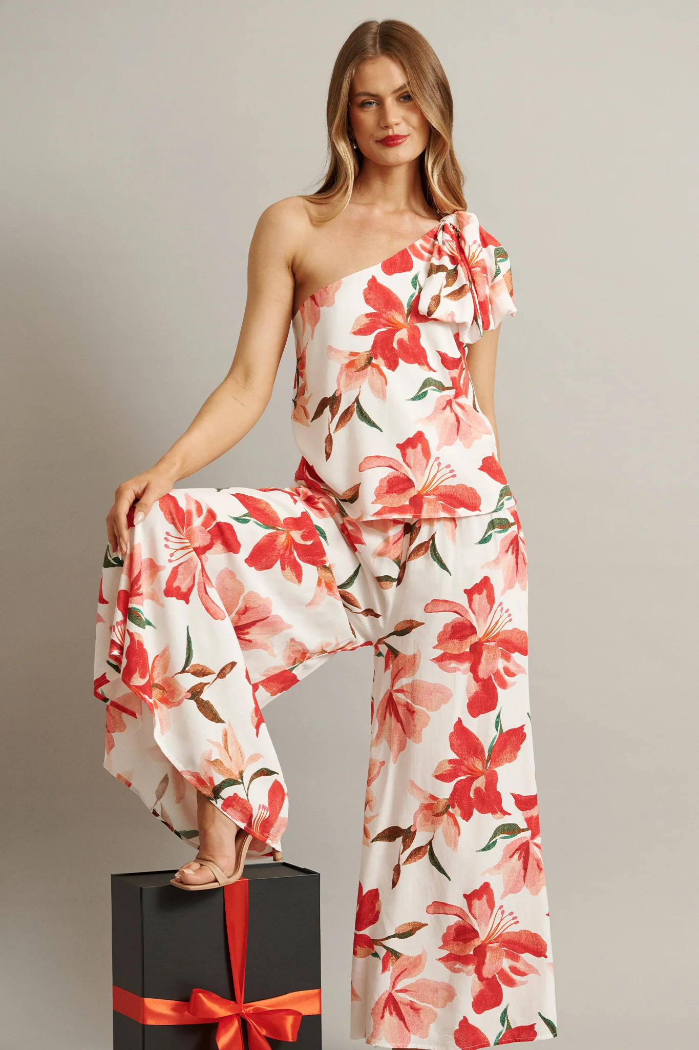 Denzel Top in White and Red Floral - Image 2