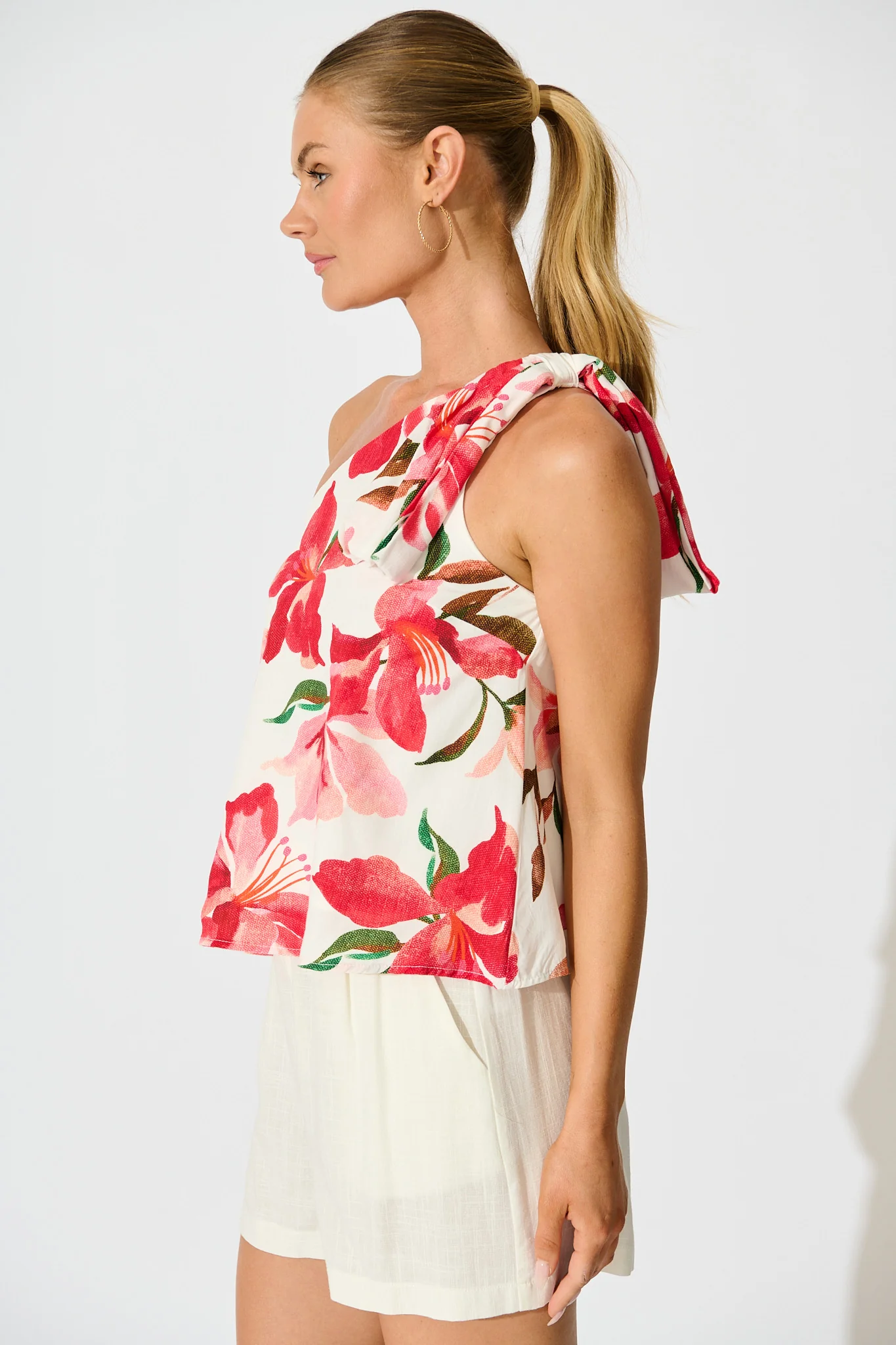 Denzel Top in White and Red Floral - Image 5