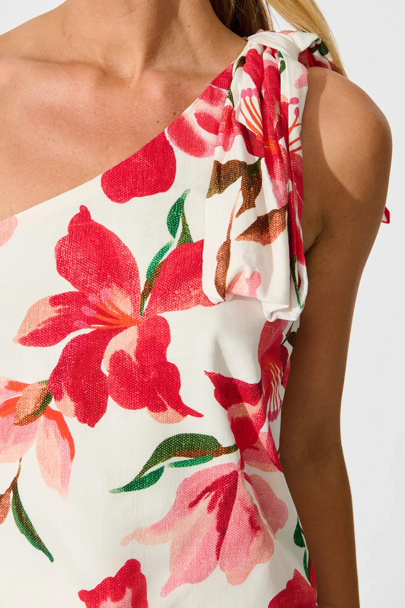 Denzel Top in White and Red Floral - Image 8