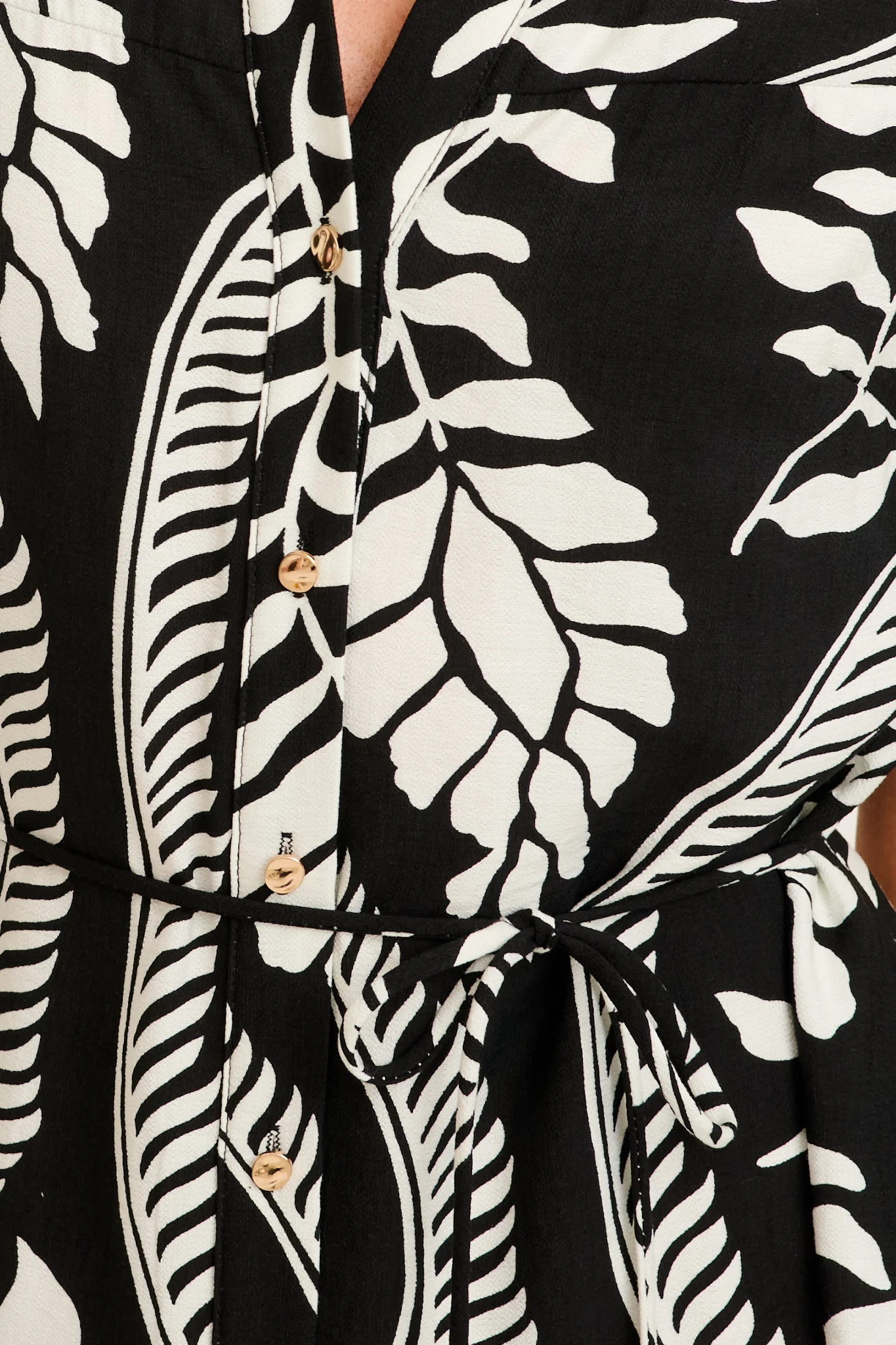Diva Delight Dress in Black with White Leaf Print - Image 5