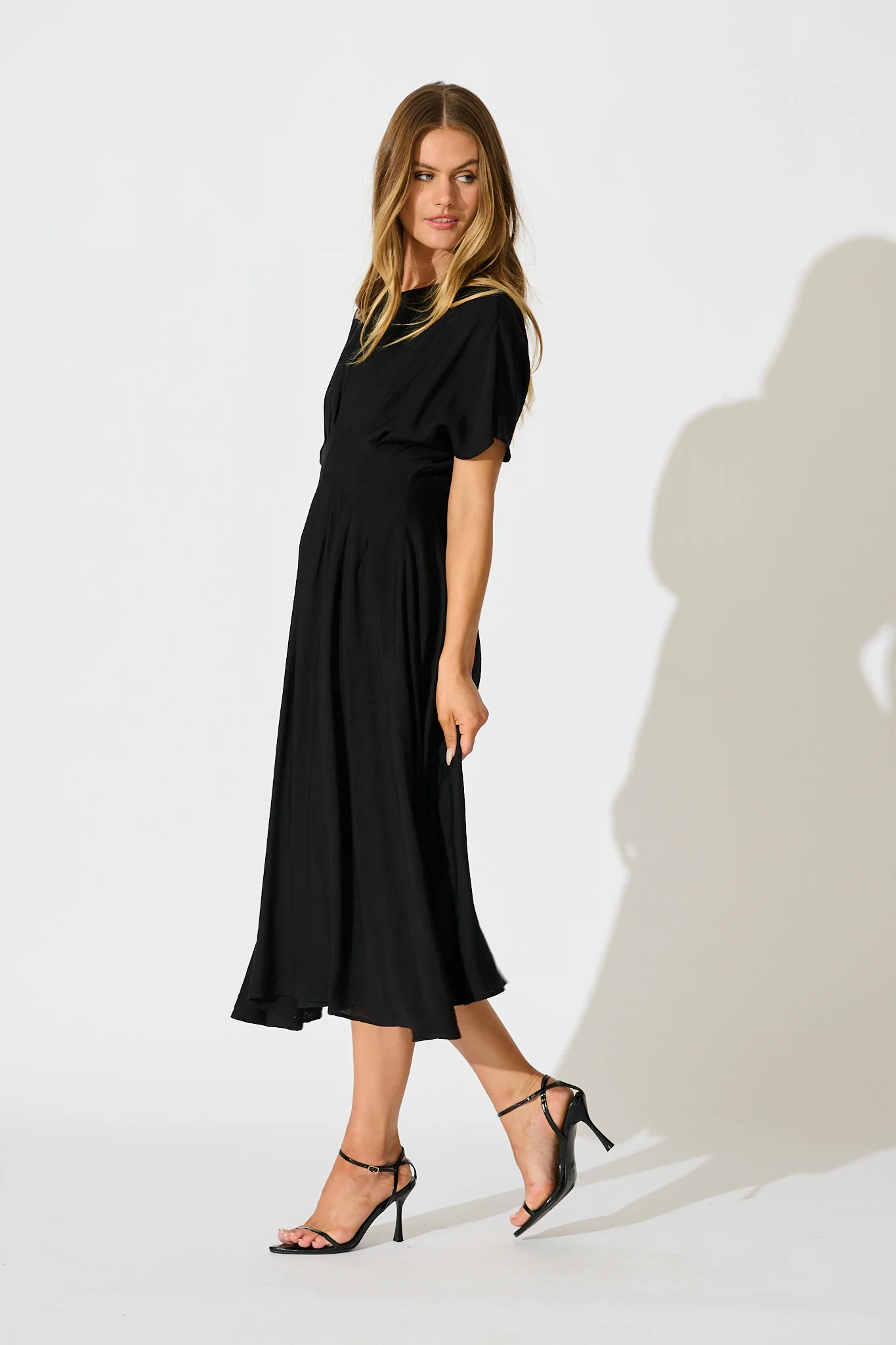 Elegance Echo Maxi Dress in Black - Image 3