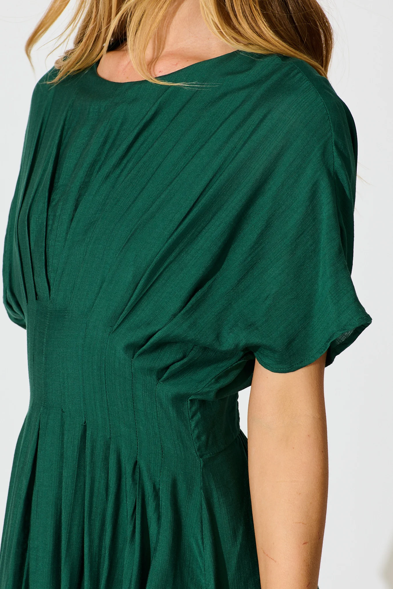 Elegance Echo Maxi Dress in Emerald - Image 5