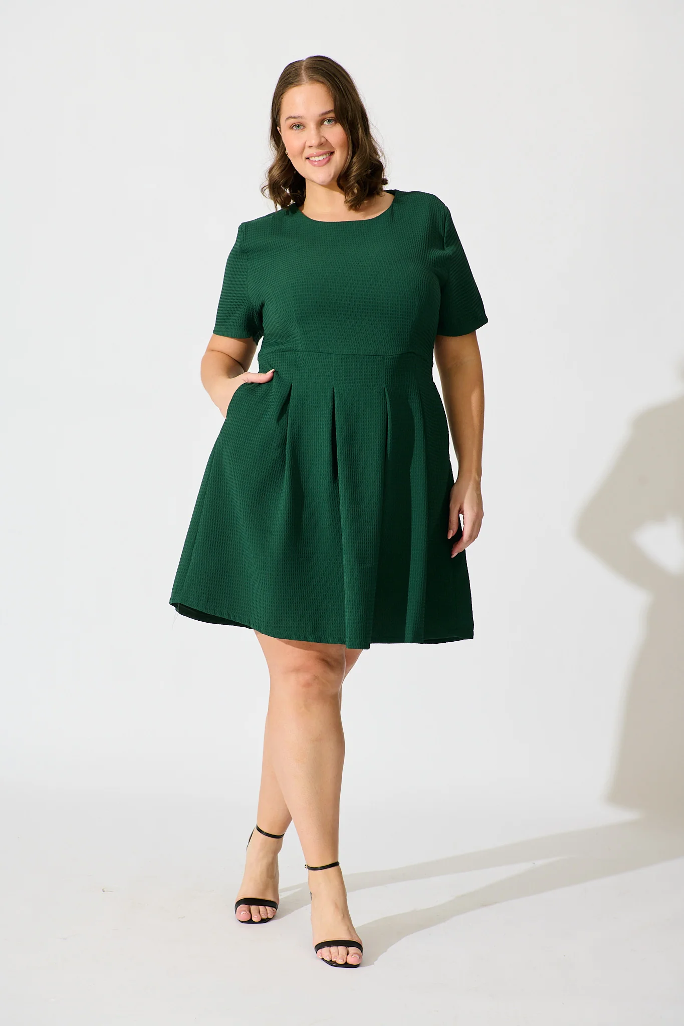 Elizabeth Dress In Textured Emerald - Image 7