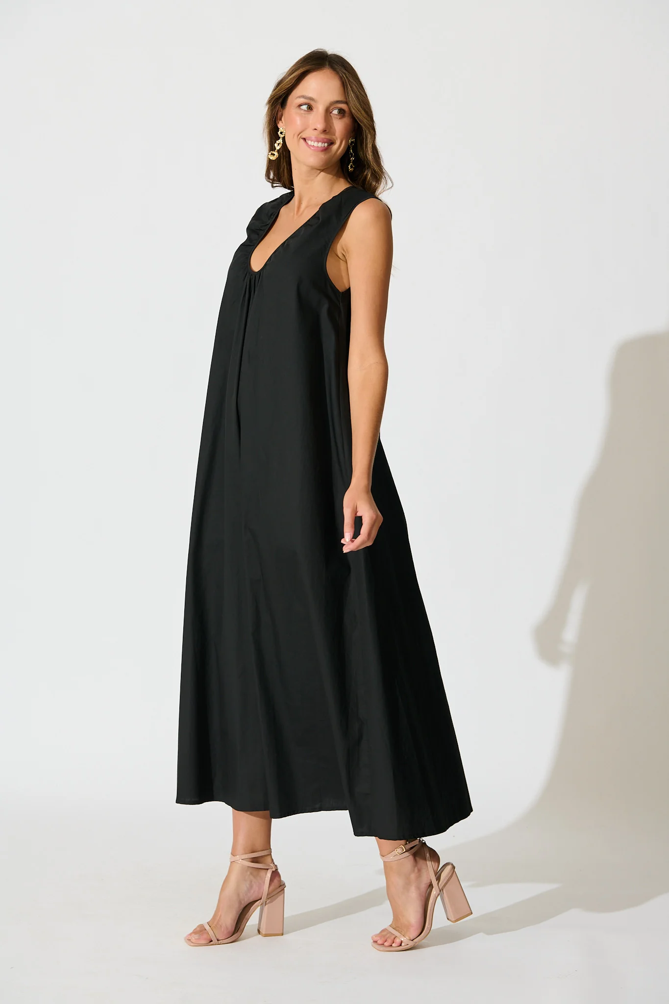 Elusia Oversized Maxi Dress in Black Cotton - Image 3