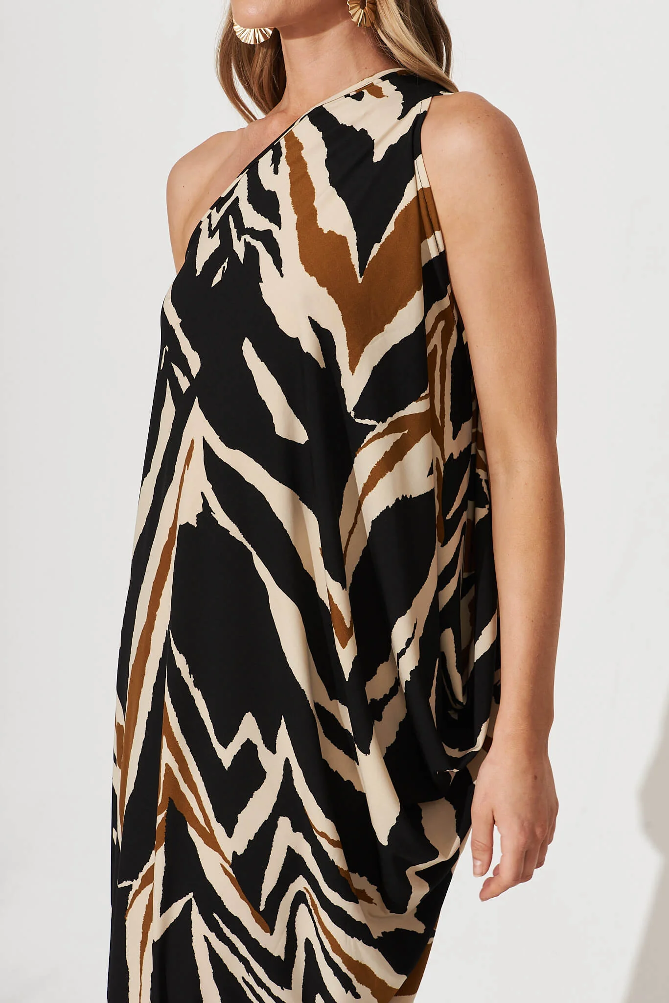 Goddess One Shoulder Maxi Dress In Black And Beige Print - Image 11