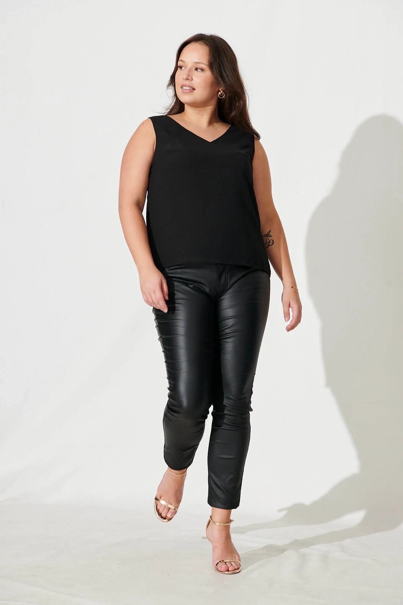 Indy Top In Black - Image 5