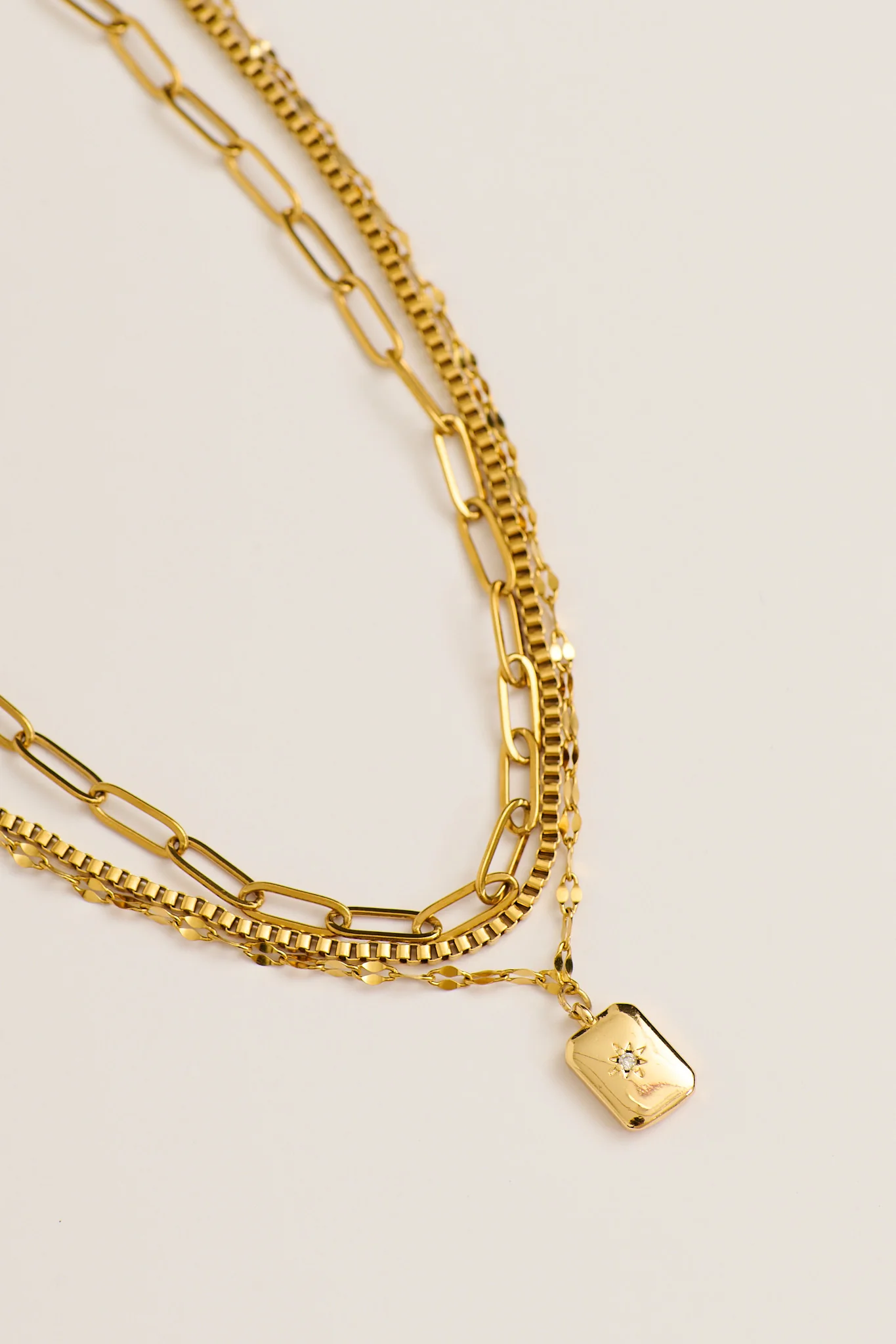 Isla Layered Chain Necklace in Gold - Image 7