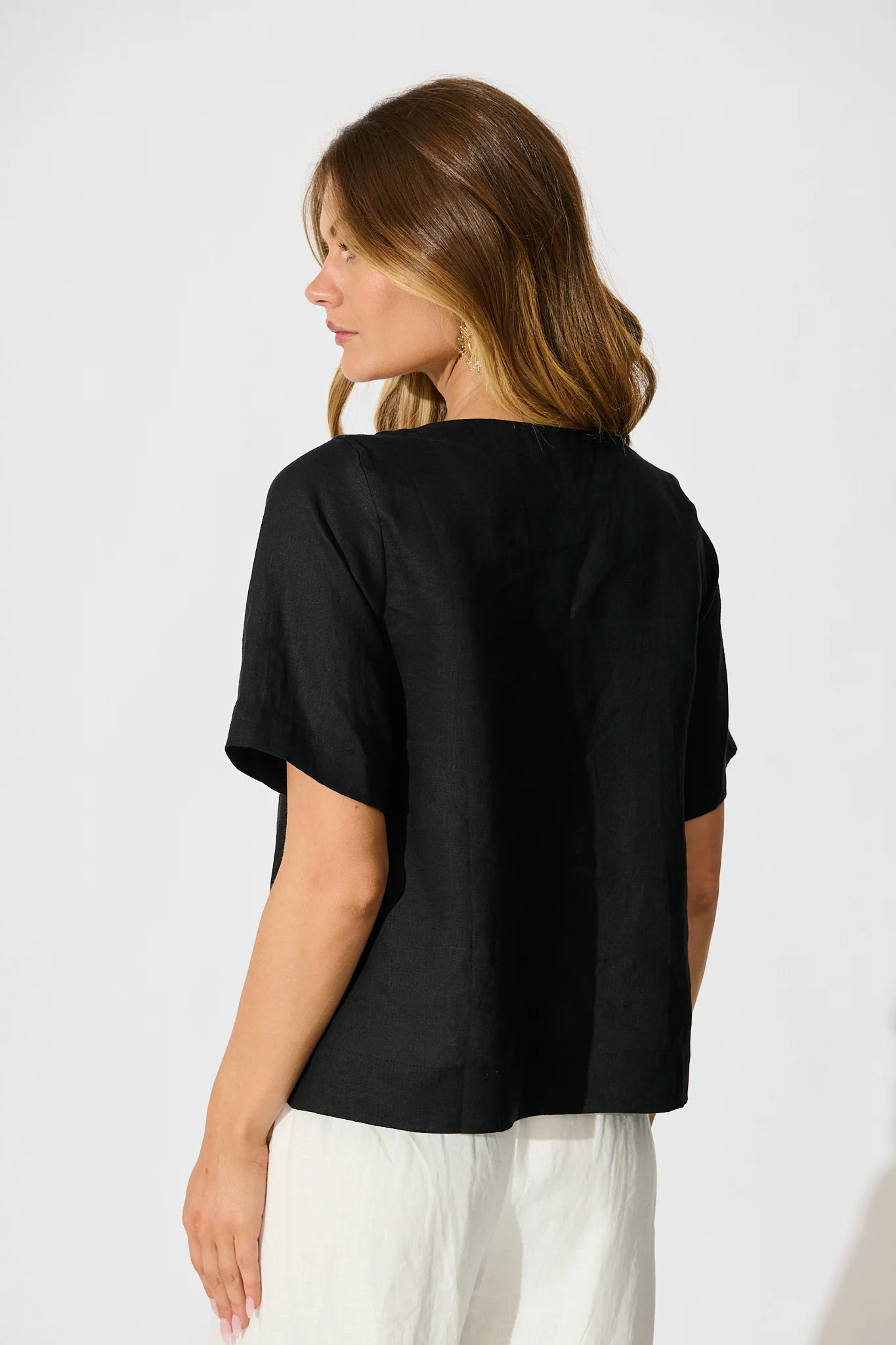 Island Soul Top in Black Linen - Image 5