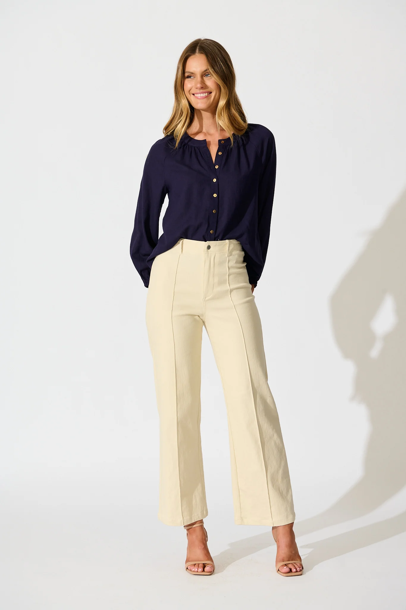 Island Whisperer Top in Navy Linen Blend - Image 4